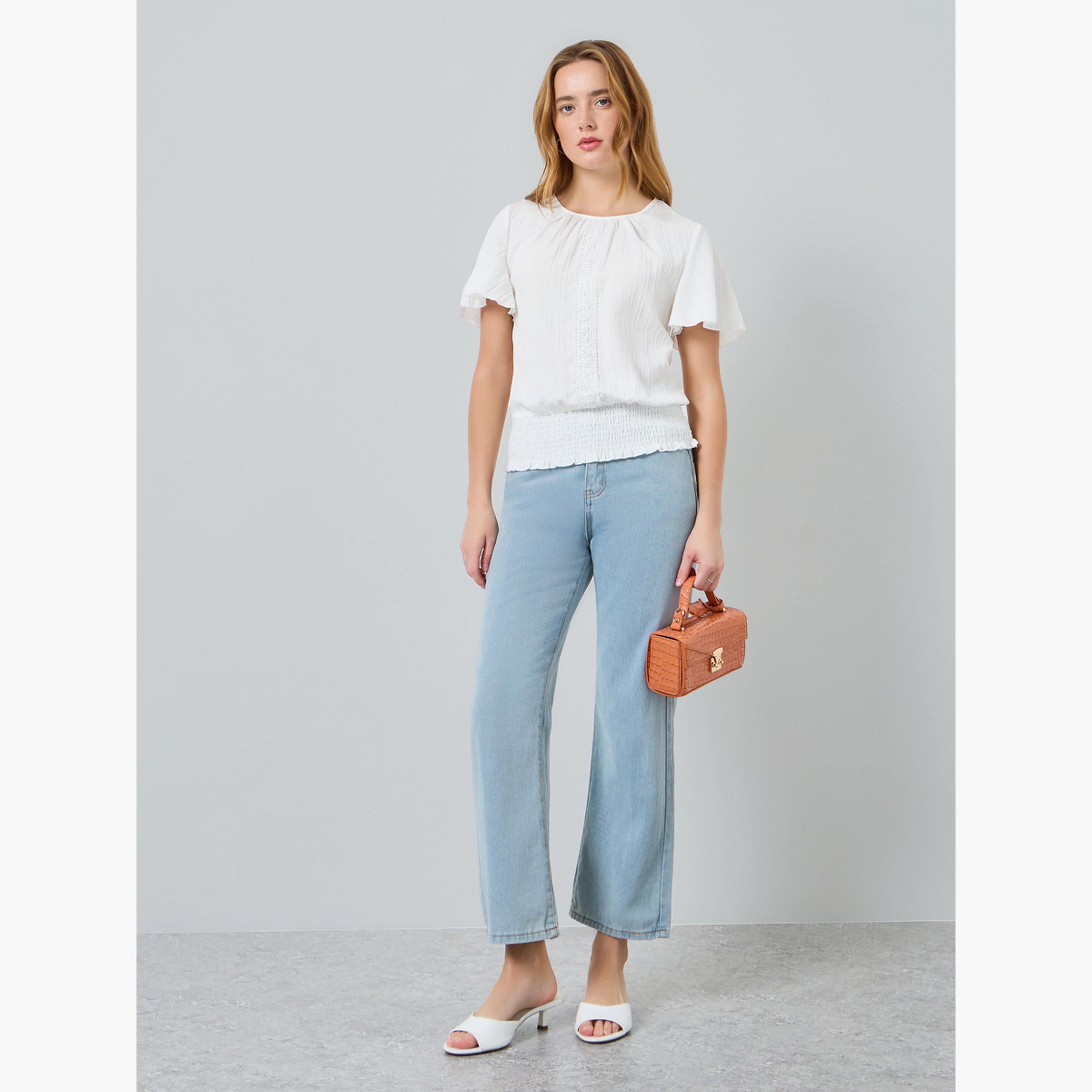 بلوزة بأكمام قصيرة وتفاصيل بارزة الملمس-women-clothing-shirtsandblouses-blouses-image-2
