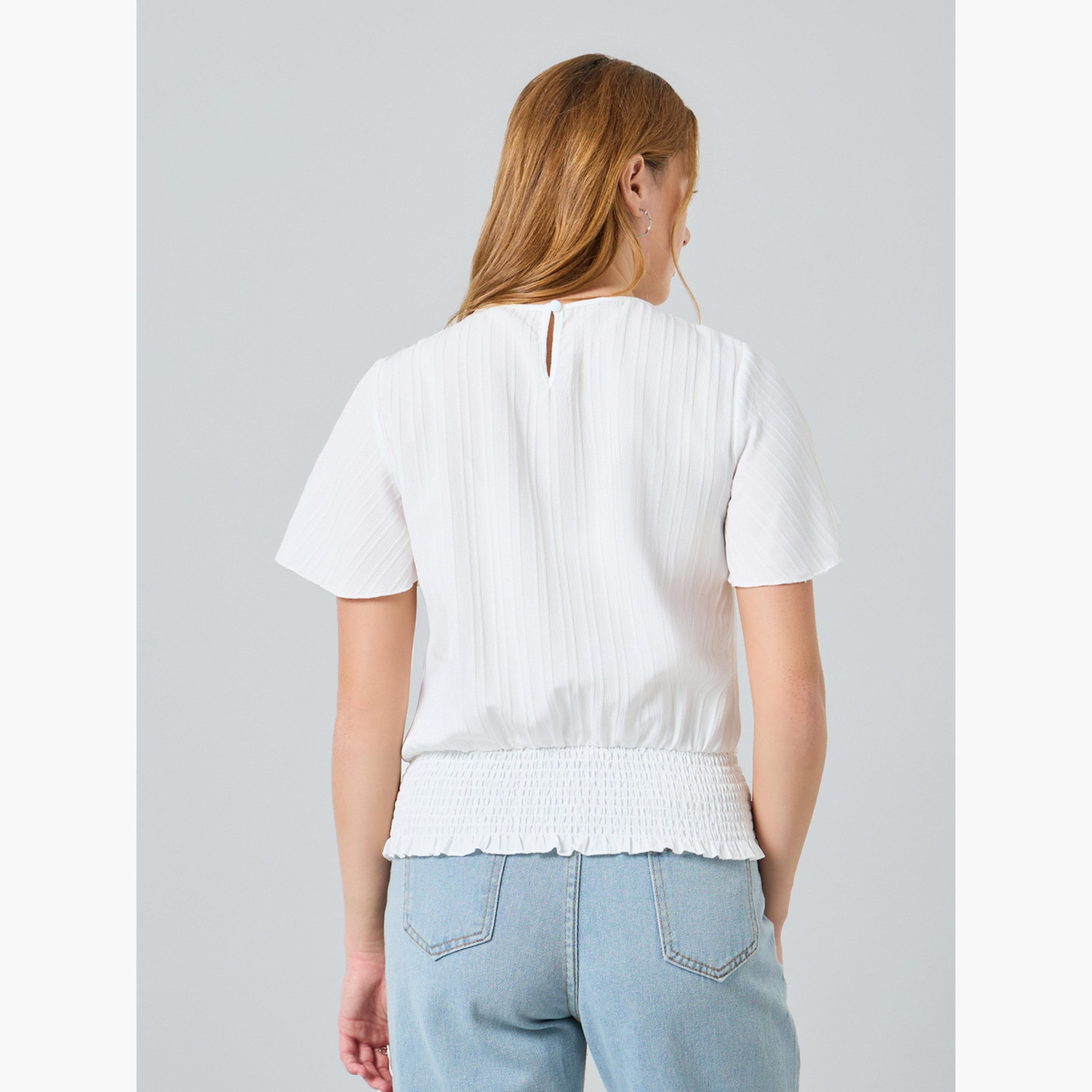 بلوزة بأكمام قصيرة وتفاصيل بارزة الملمس-women-clothing-shirtsandblouses-blouses-image-5