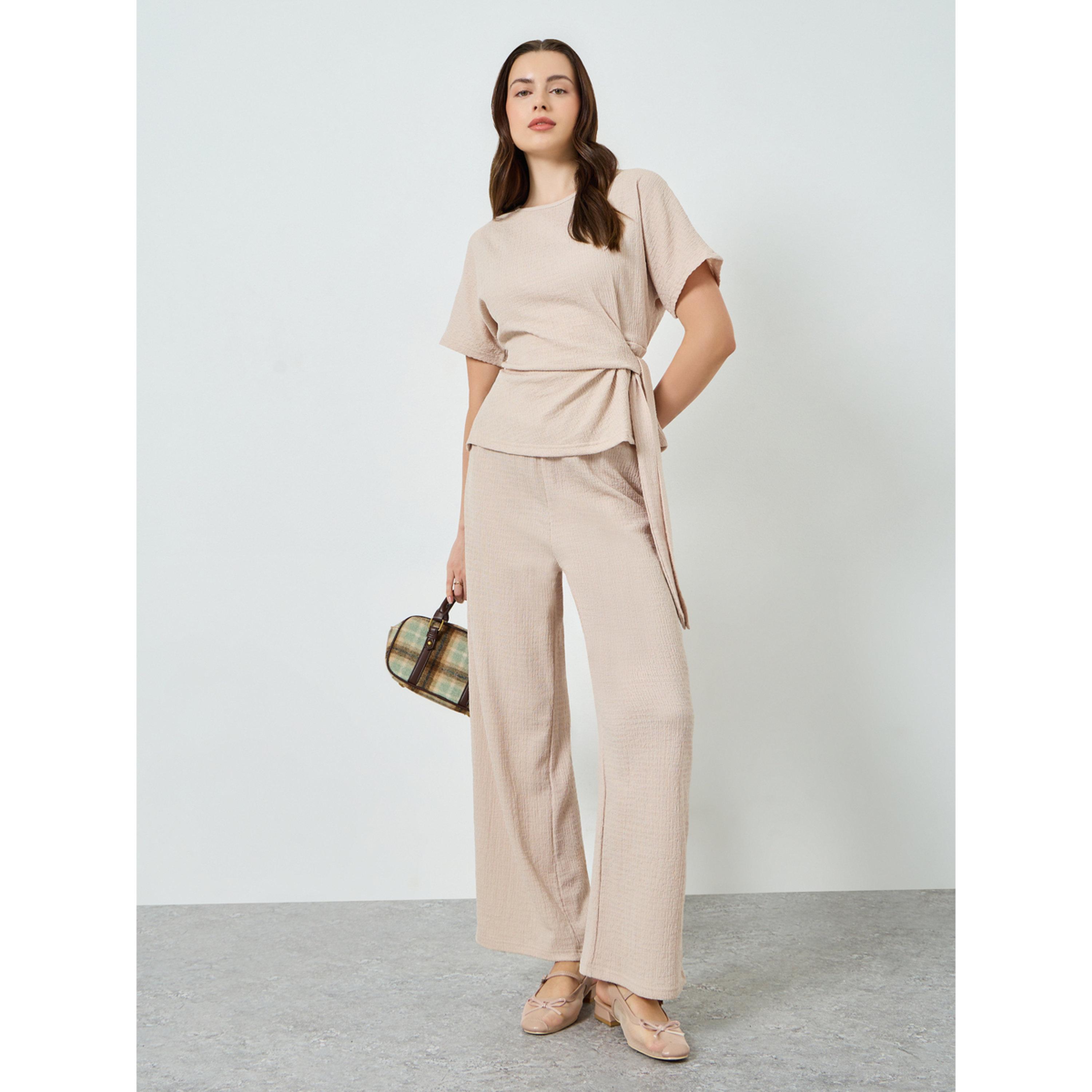 طقم كريمي بلوزة بملمس بارز وبنطال أرجل واسعة-women-clothing-coordsets-image-1