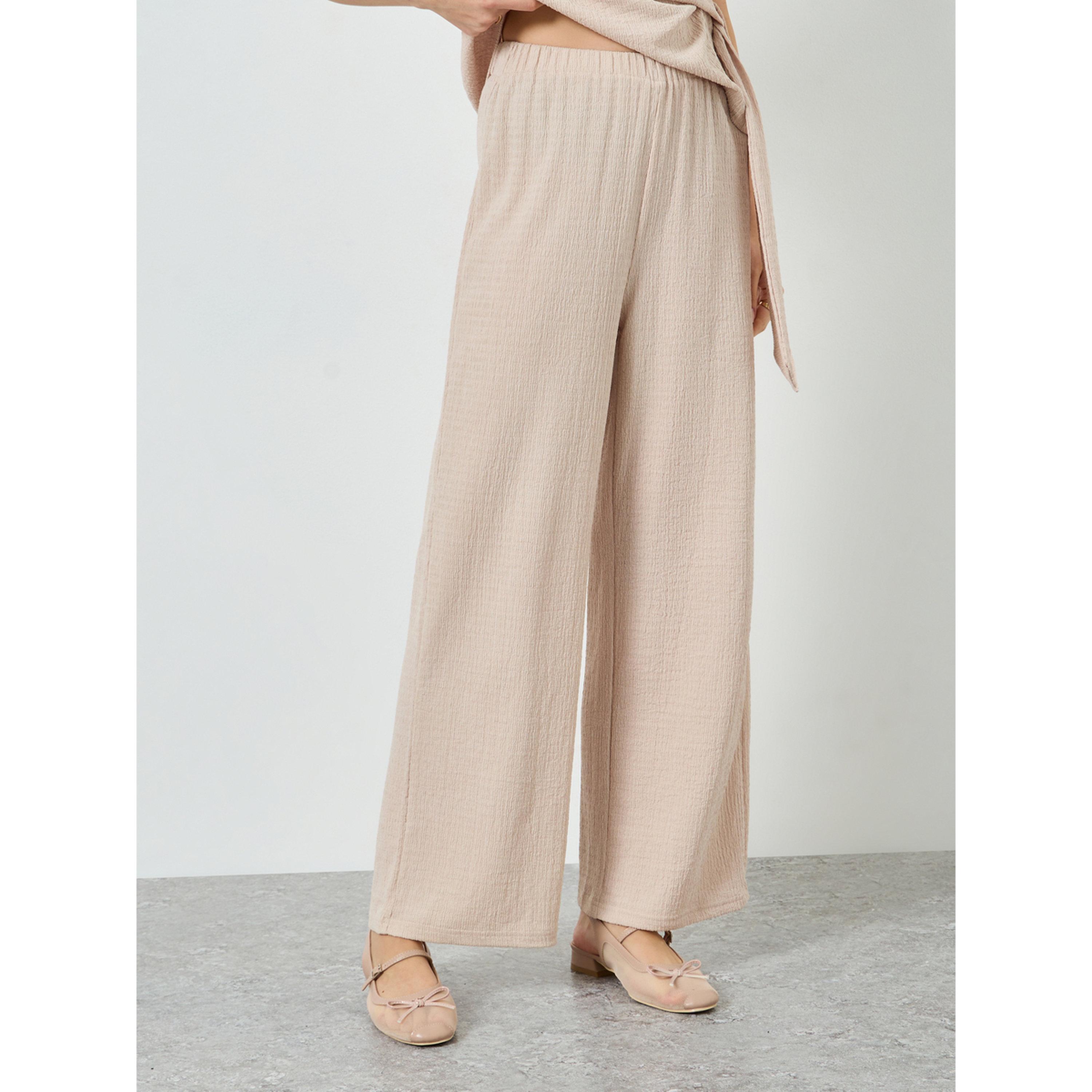 طقم كريمي بلوزة بملمس بارز وبنطال أرجل واسعة-women-clothing-coordsets-image-4