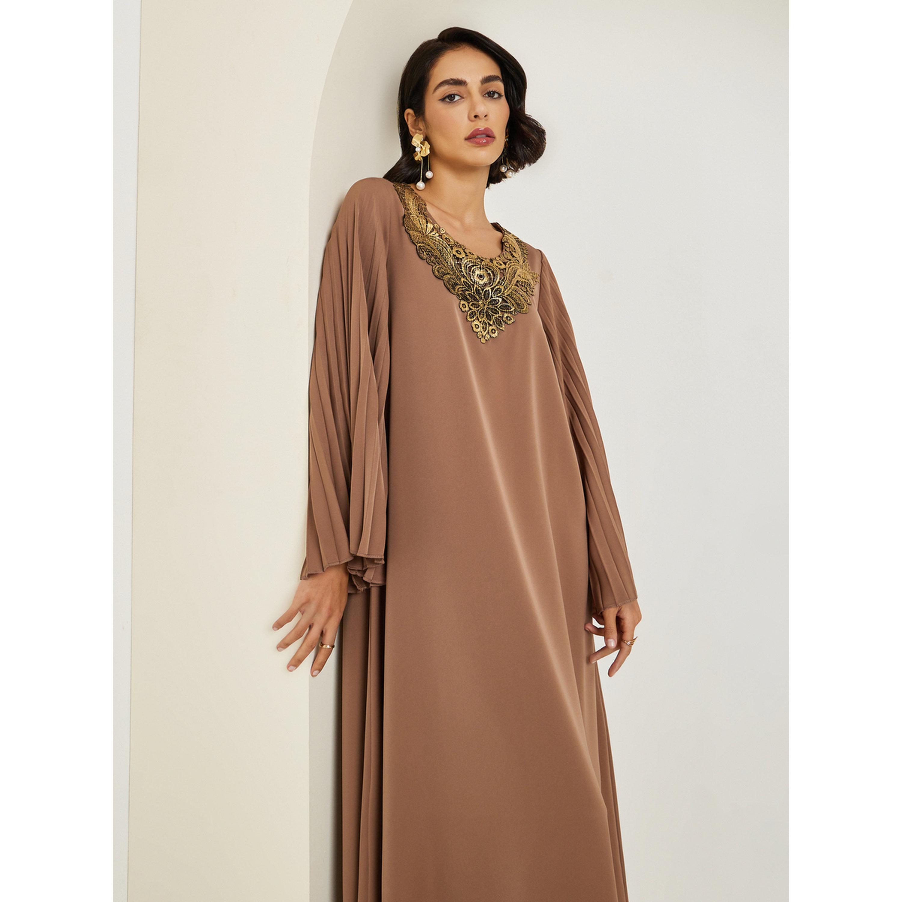 جلابية مزينة بحافة واسعة-women-arabicclothing-jalabiyas-image-2