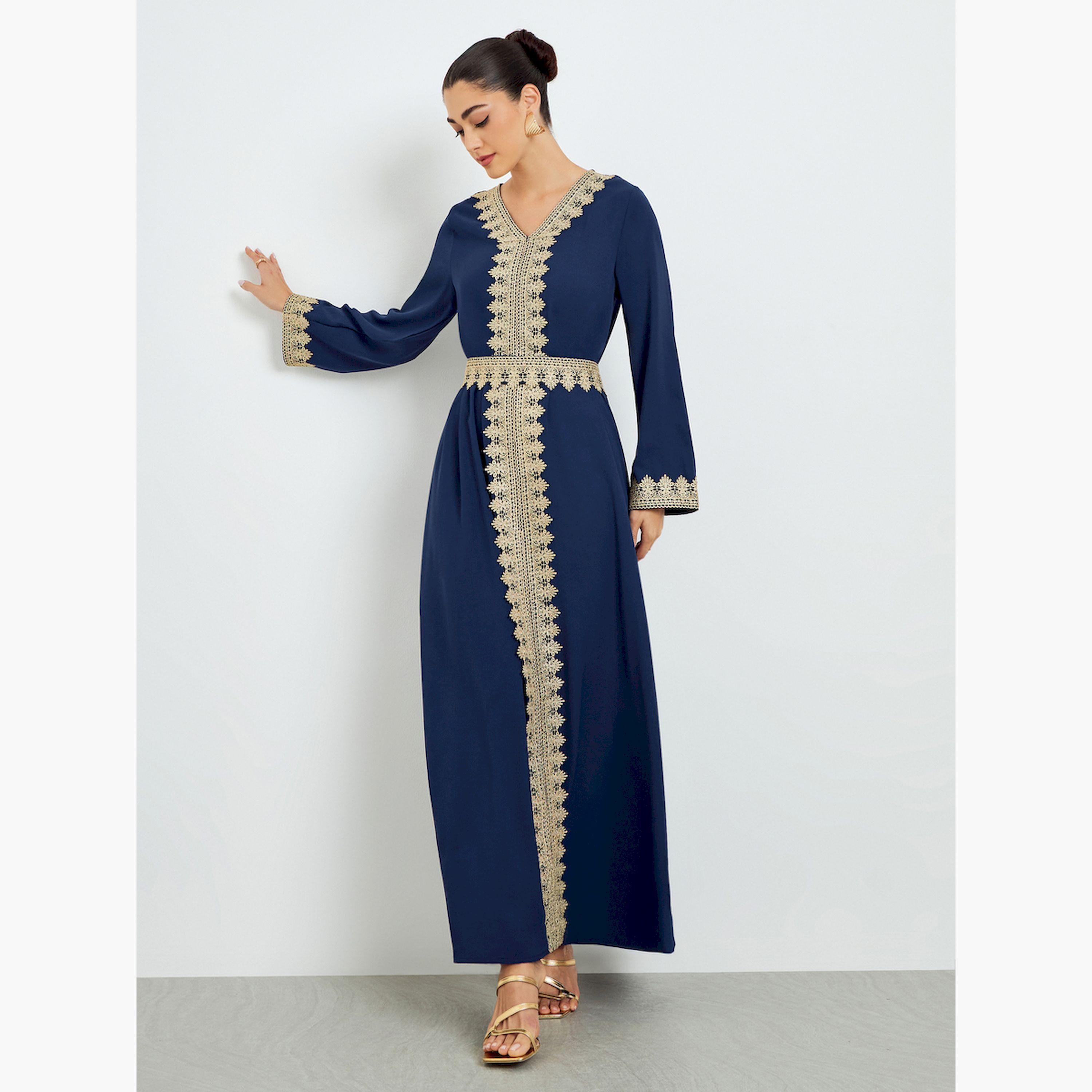 قفطان بحافة واسعة وتفاصيل مُطرّزة-women-arabicclothing-kaftan-image-2