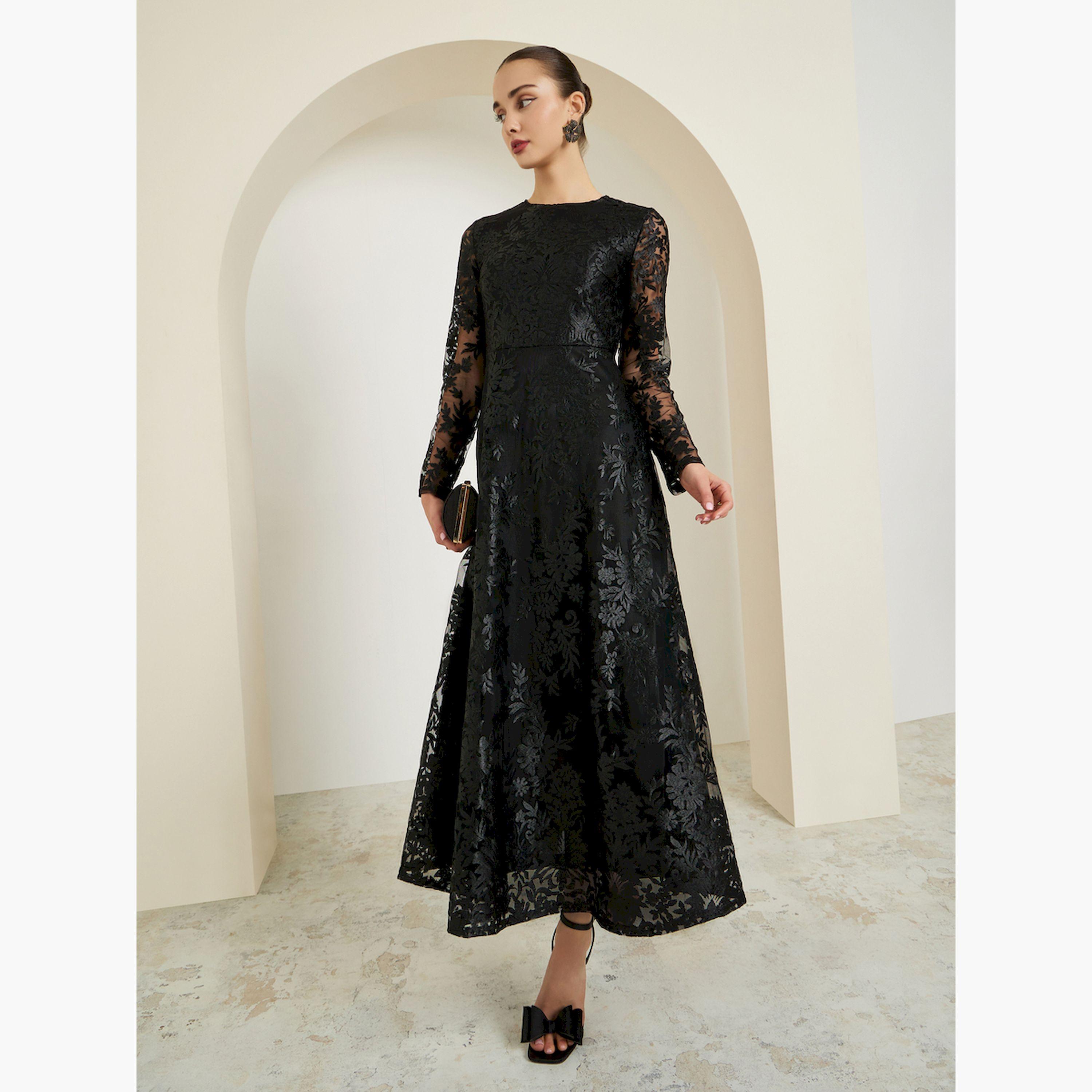 فستان طويل بحافة واسعة بأكمام طويلة ودانتيل بالكامل-women-clothing-dresses-image-1