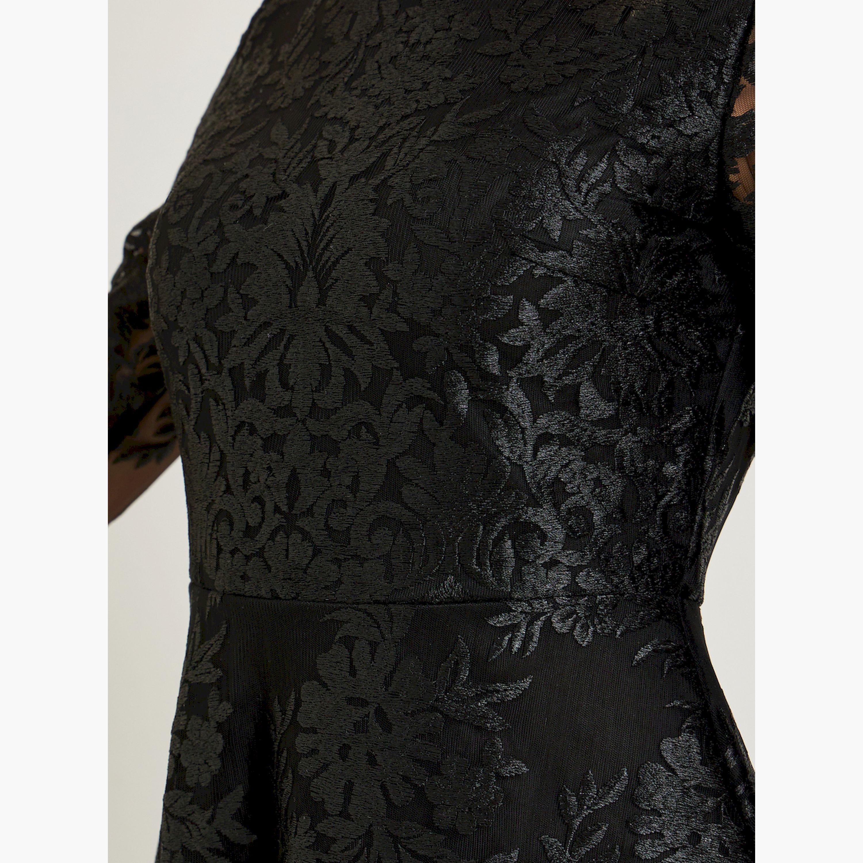 فستان طويل بحافة واسعة بأكمام طويلة ودانتيل بالكامل-women-clothing-dresses-image-5