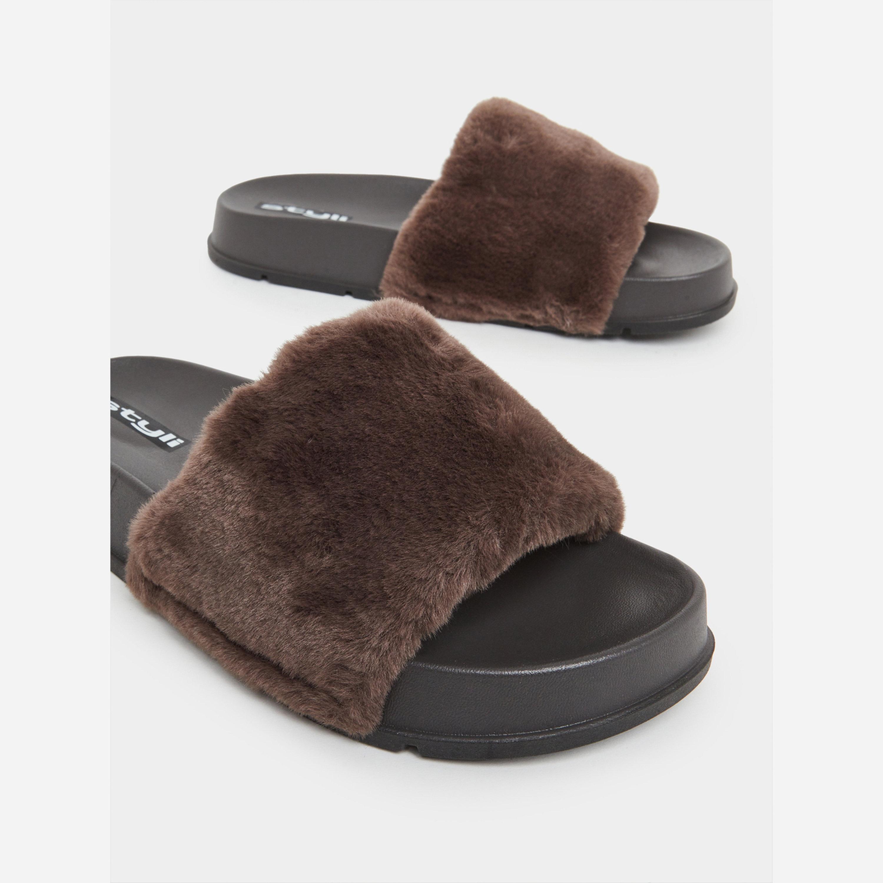 ستايلي - شبشب للنساء فرو لون بني-women-shoes-bedroomslippers-image-5