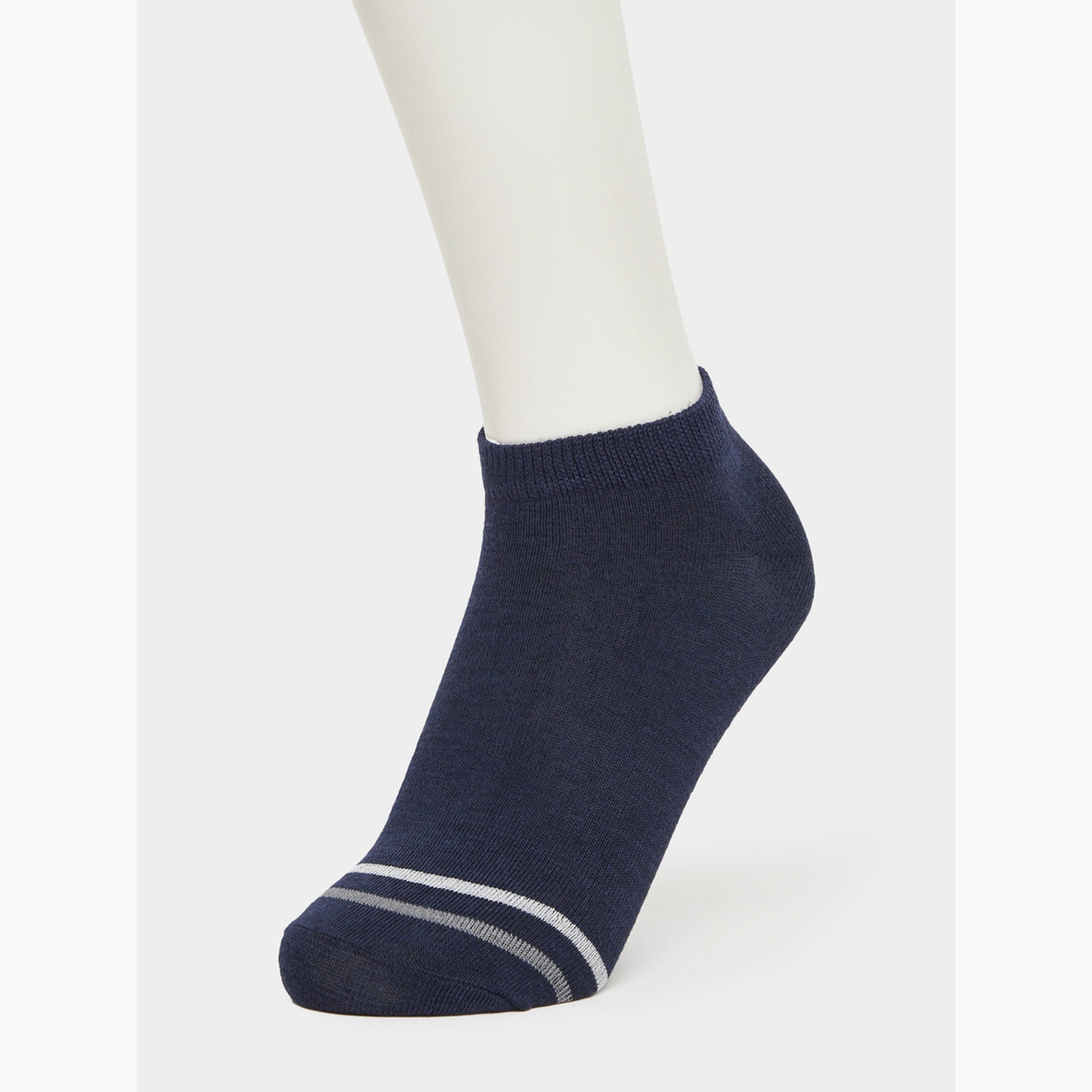 طقم 5 أزواج جوارب كاحل بتفاصيل مخططة-men-socks-image-4