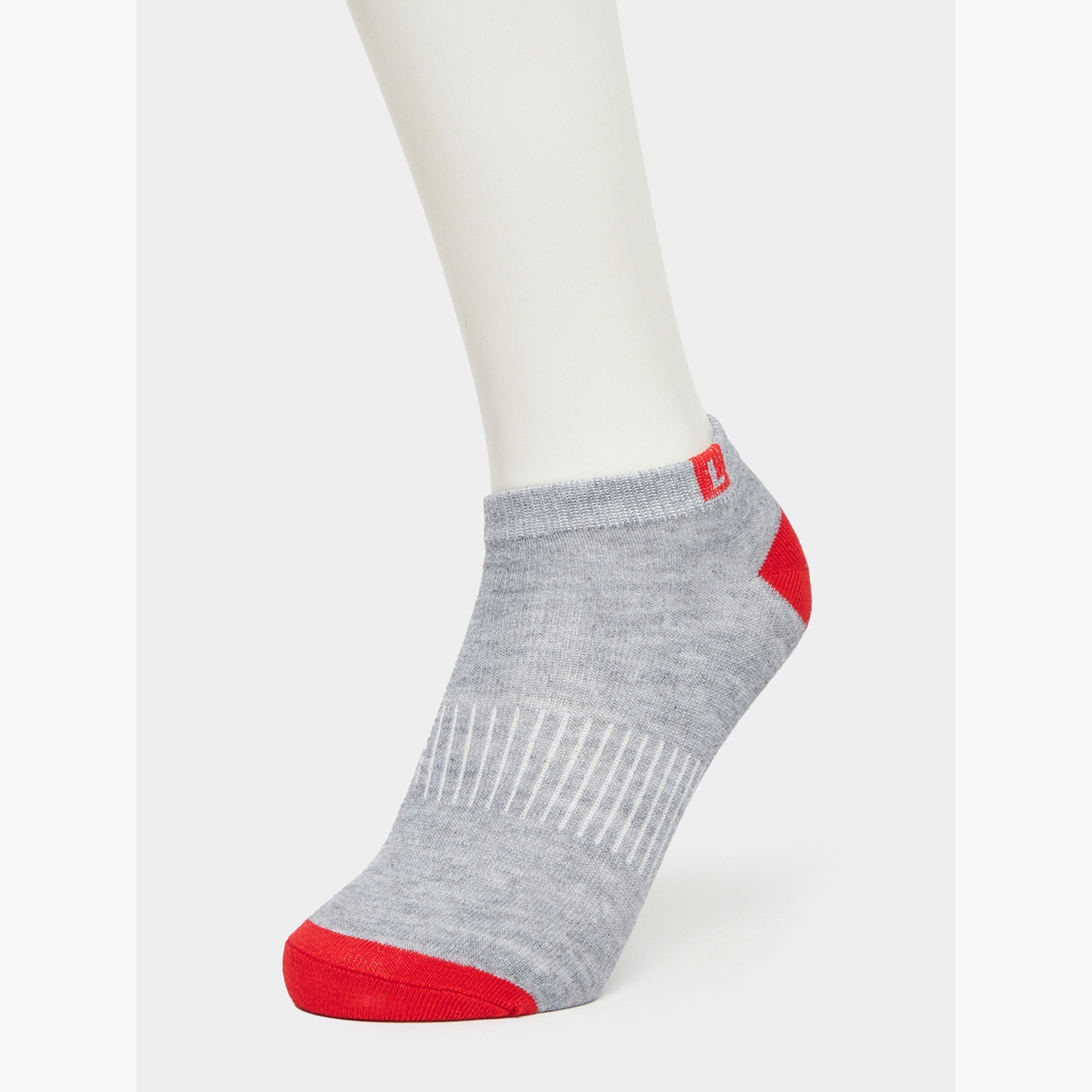 مجموعة من 5 جوارب كاحل بتفاصيل مُتباينة-men-socks-image-6