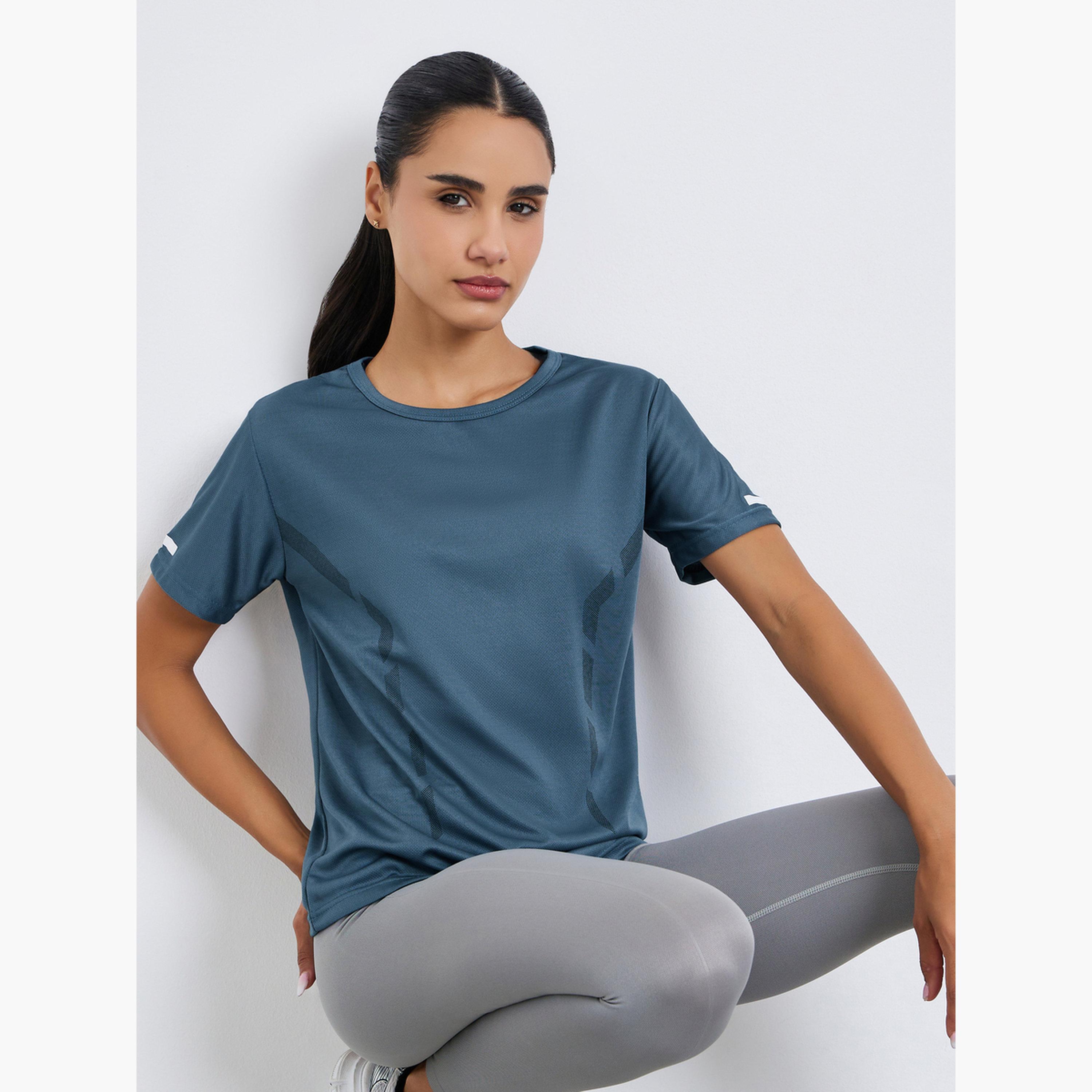 بلوزة مخططة بتفاصيل عاكسة وبارزة الملمس-women-clothing-tshirts-image-3