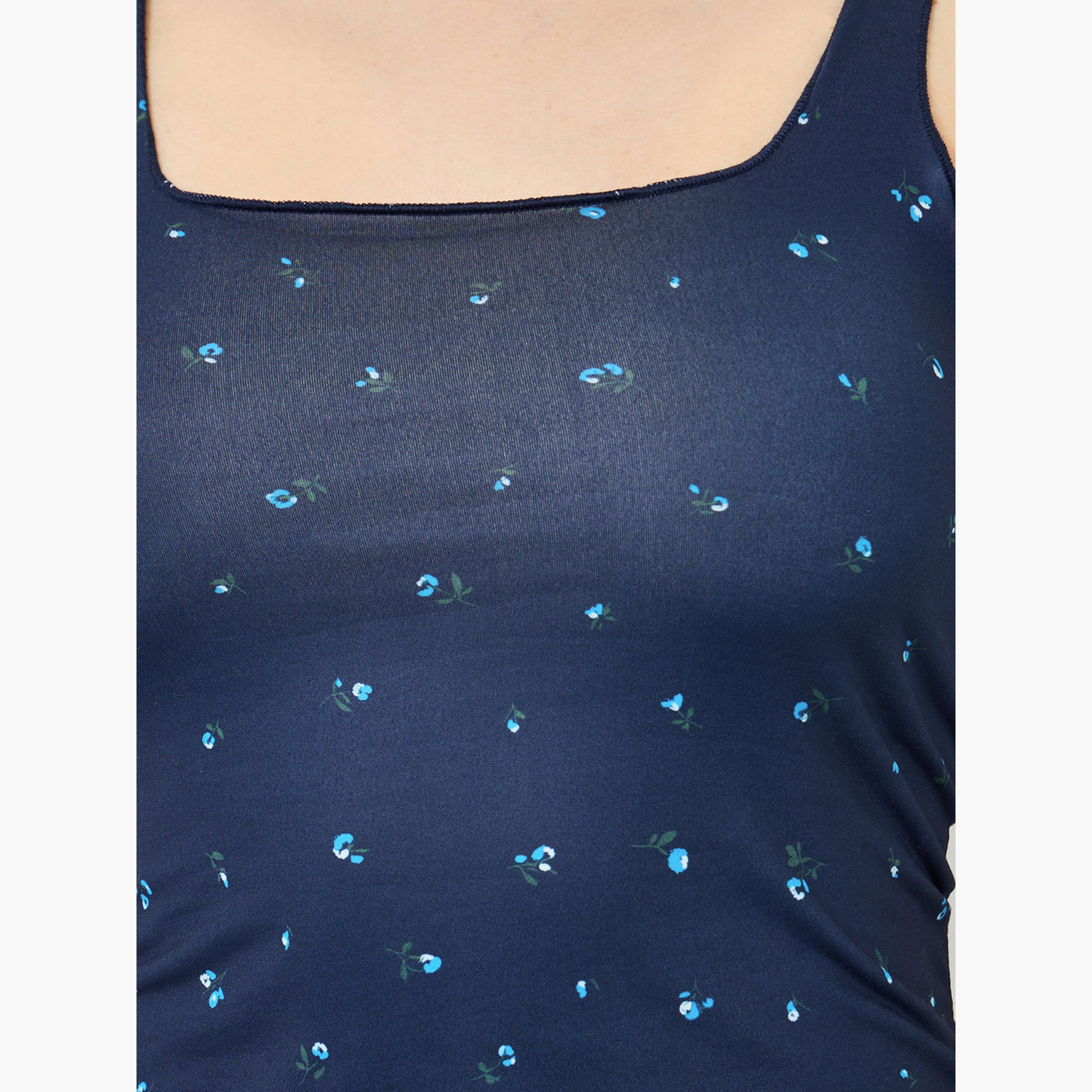 طقم من تيشيرت بلا أكمام بياقة مربعة وحافة كشكش وشورت بنقشة زهور-women-clothing-nightwear-pyjamas-shortsets-image-3