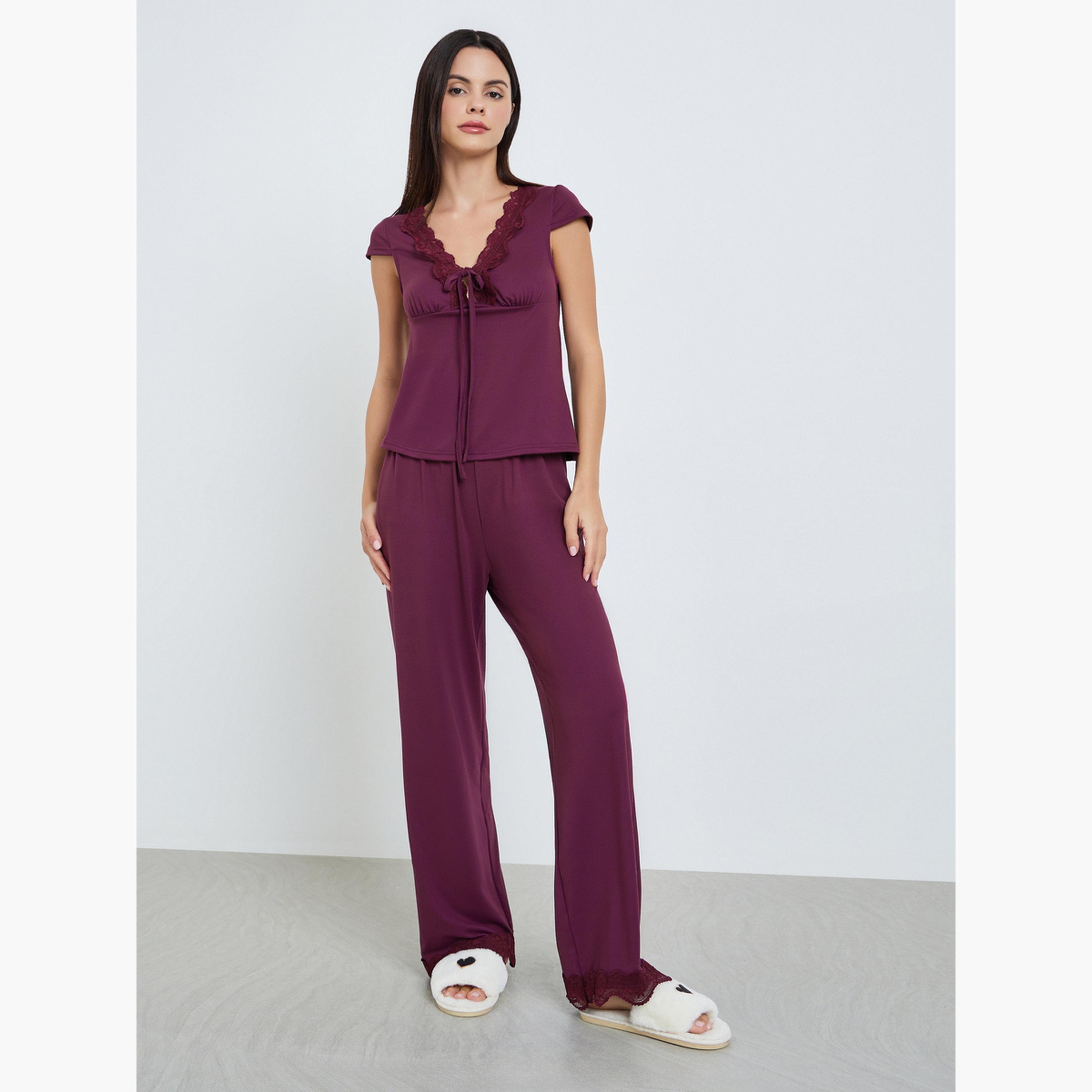 طقم بيجاما من بنطال وبلوزة بتفاصيل دانتيل-women-clothing-nightwear-pyjamas-longsets-image-1