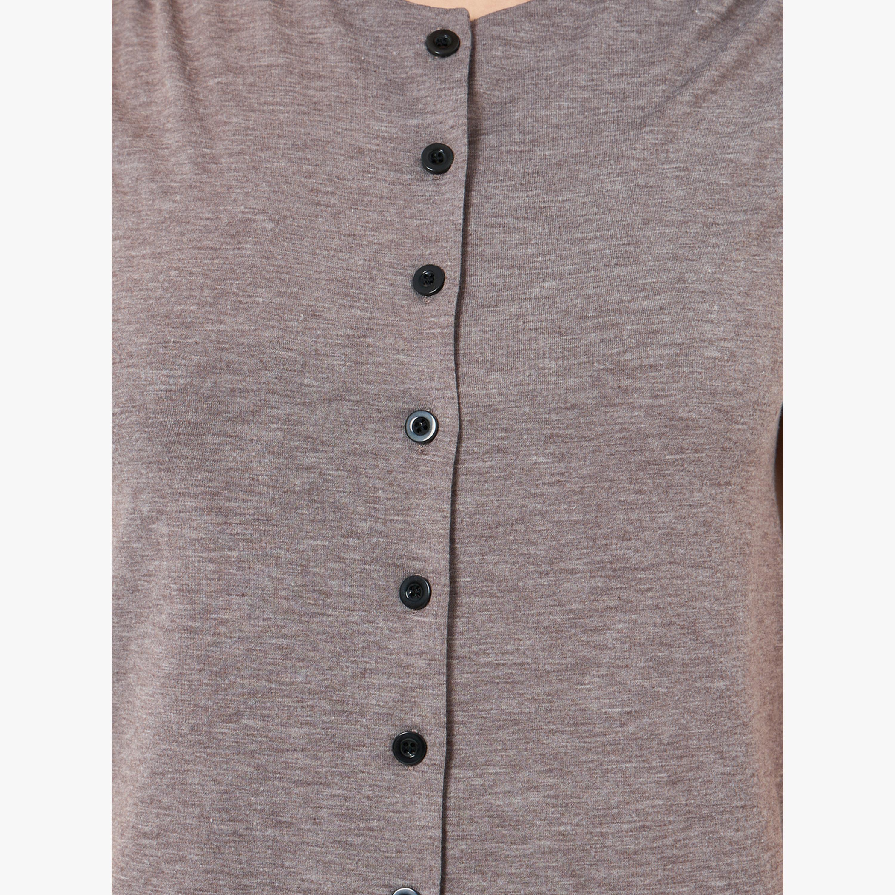 طقم بيجاما من بنطال وجيليه بأزرار مع تفاصيل مُتباينة-women-clothing-nightwear-pyjamas-longsets-image-5