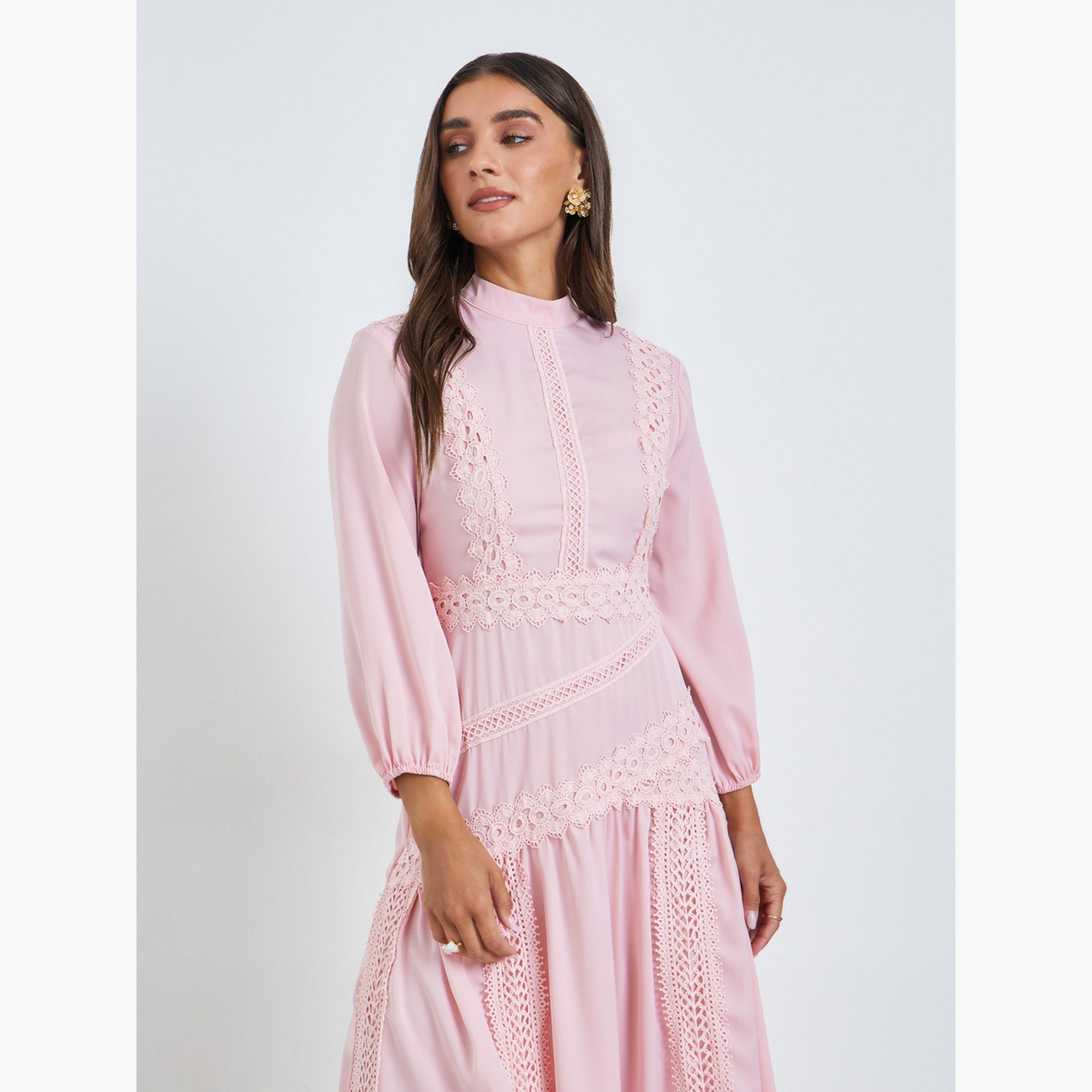 فستان طويل بياقة عالية وتفاصيل دانتيل-women-clothing-dresses-image-2