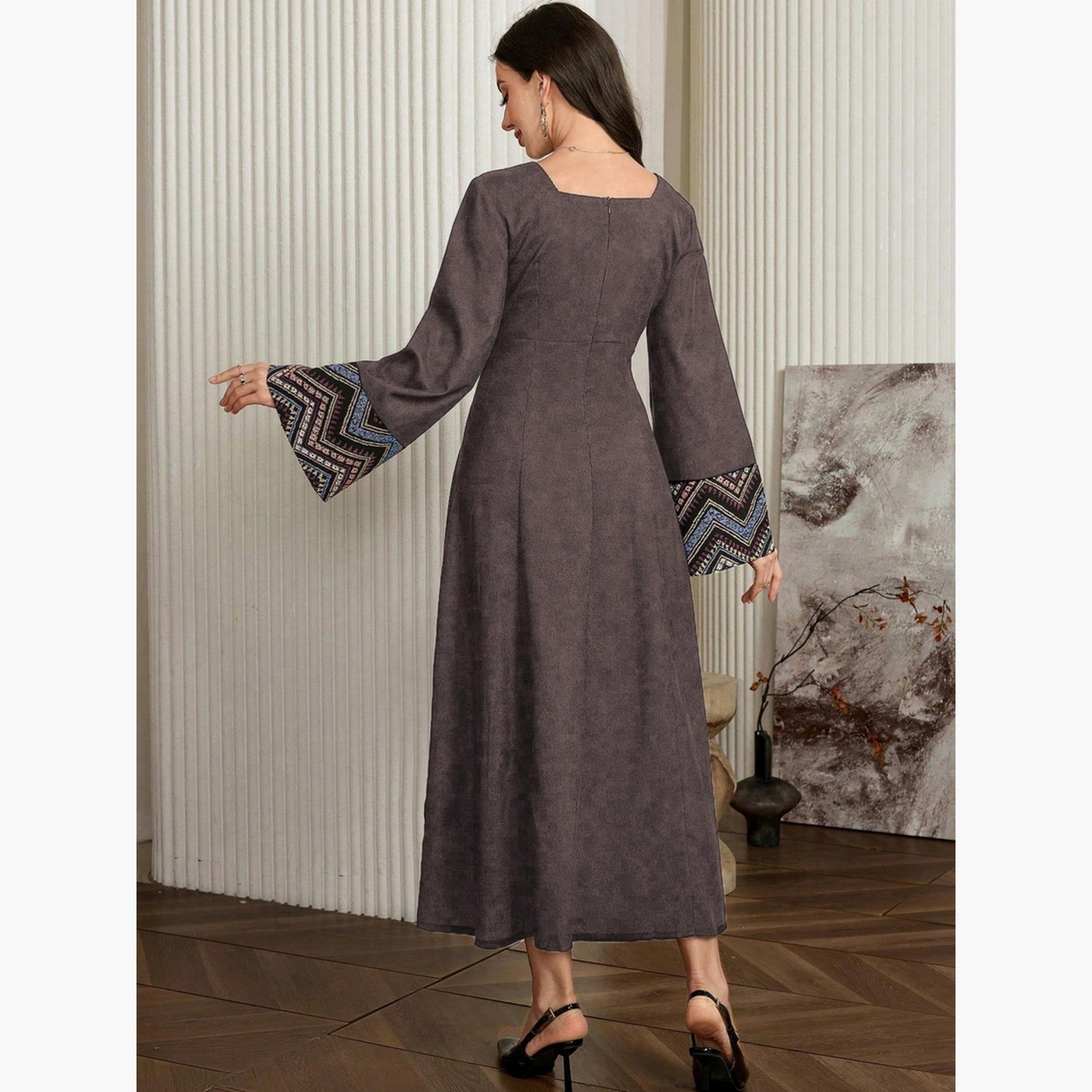 جلابية بياقة مربعة وطبعة جرافيك-women-arabicclothing-jalabiyas-image-2