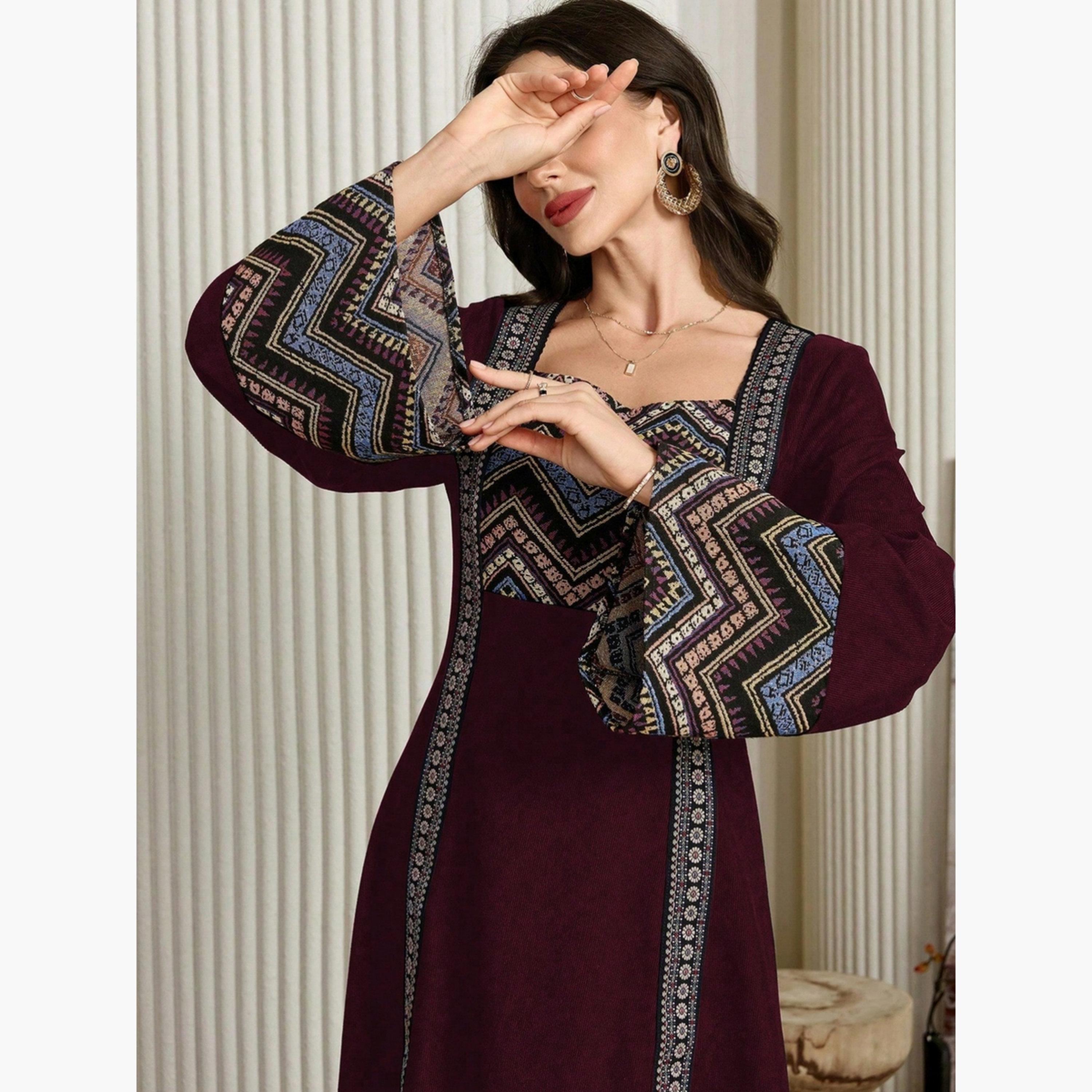 جلابية بياقة مربعة وطبعة جرافيك-women-arabicclothing-jalabiyas-image-3
