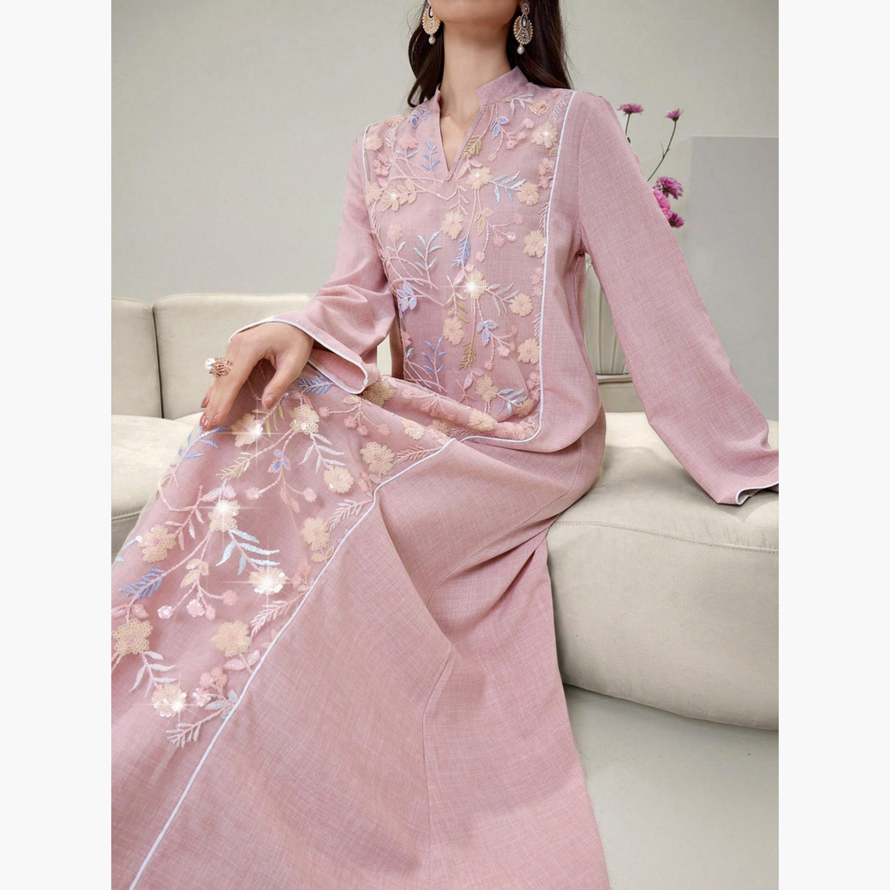 جلابية بياقة مفتوحة ورقعة زهور بترتر-women-arabicclothing-jalabiyas-image-5