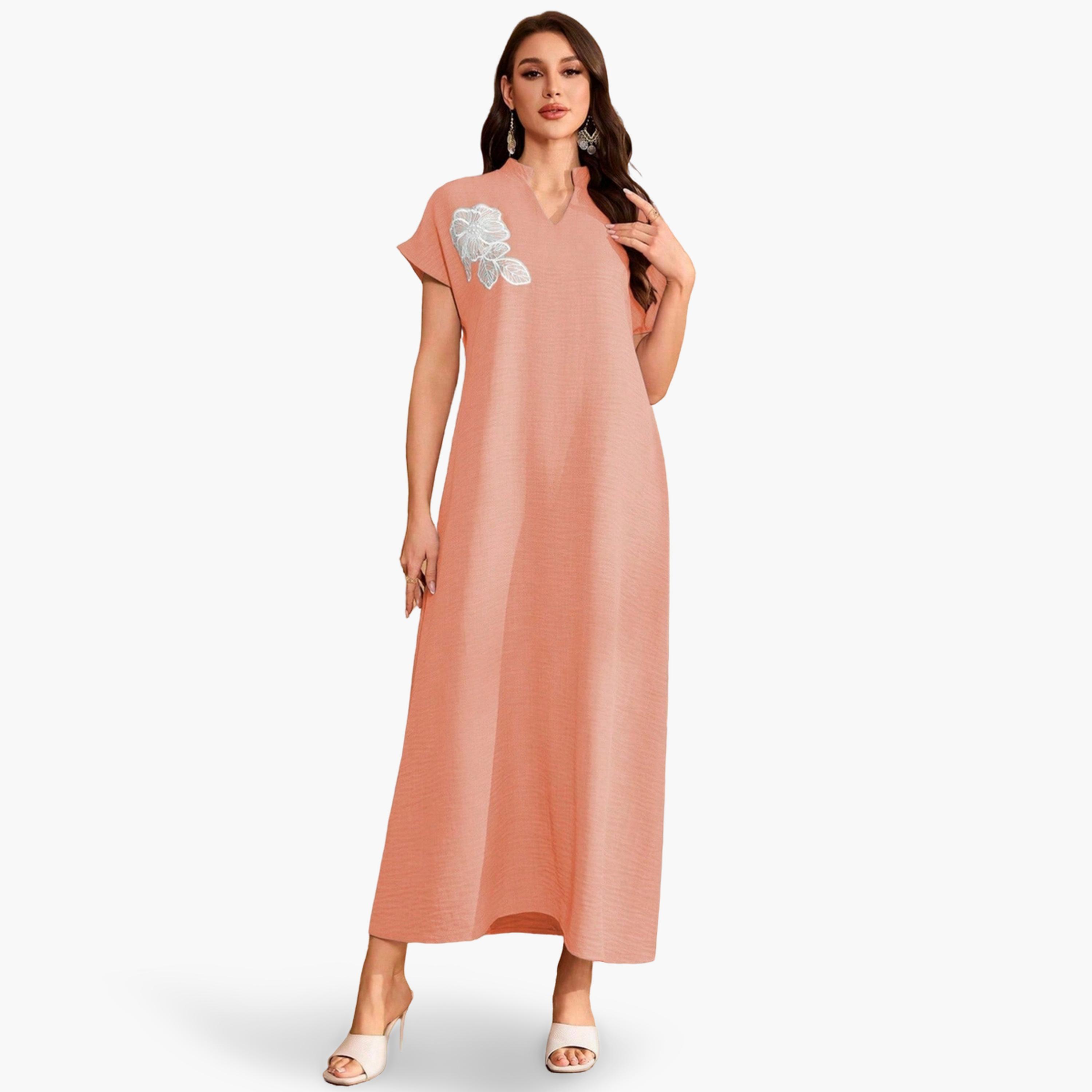 فستان طويل بياقة مفتوحة وتفاصيل رقعة زهور-women-clothing-dresses-image-1