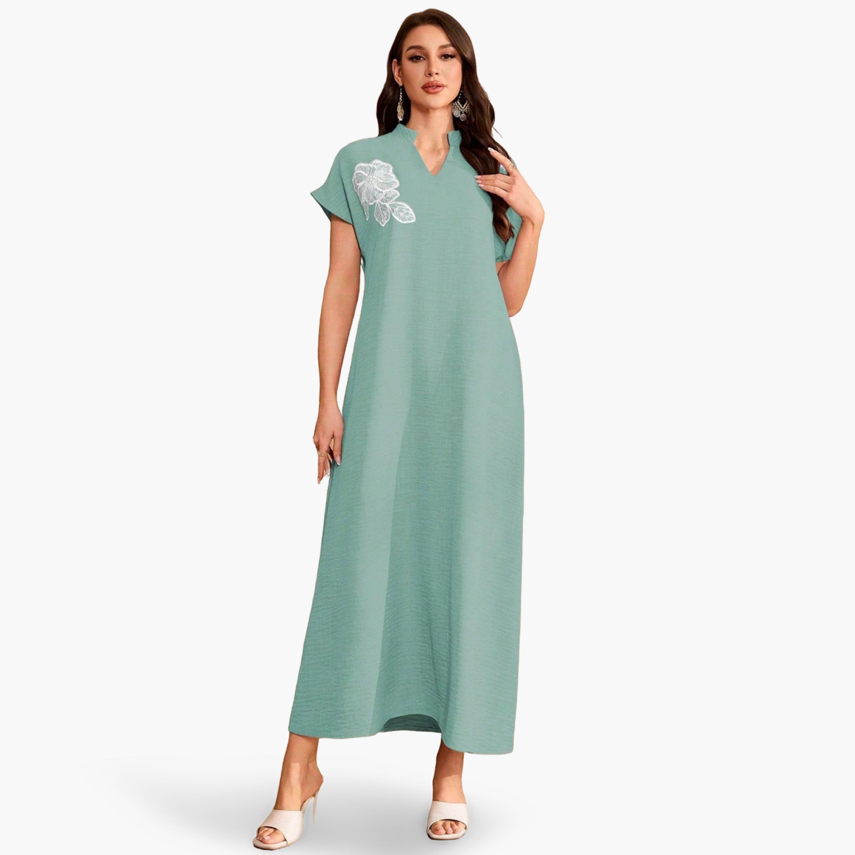 فستان طويل بياقة مفتوحة وتفاصيل رقعة زهور-women-clothing-dresses-image-1