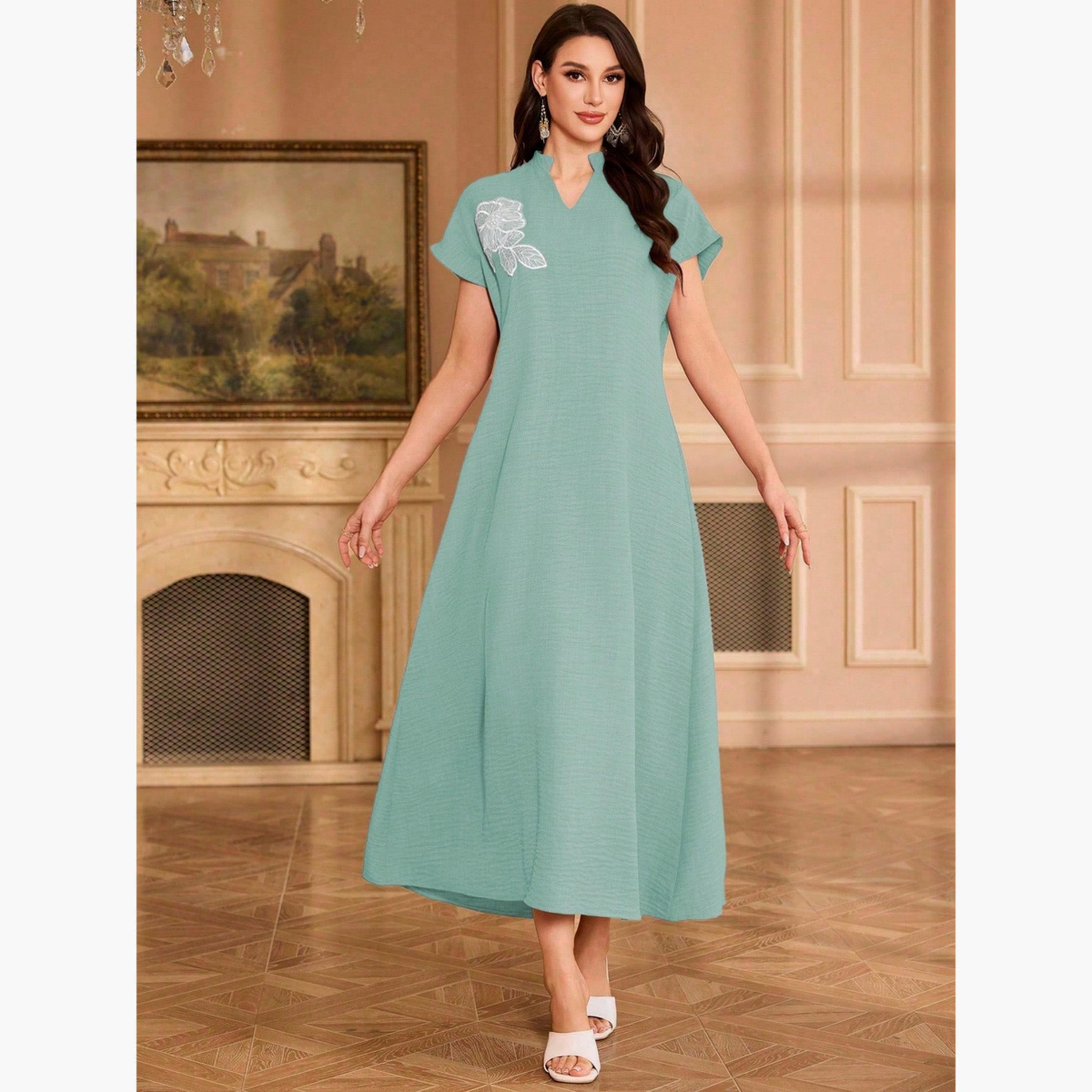فستان طويل بياقة مفتوحة وتفاصيل رقعة زهور-women-clothing-dresses-image-3