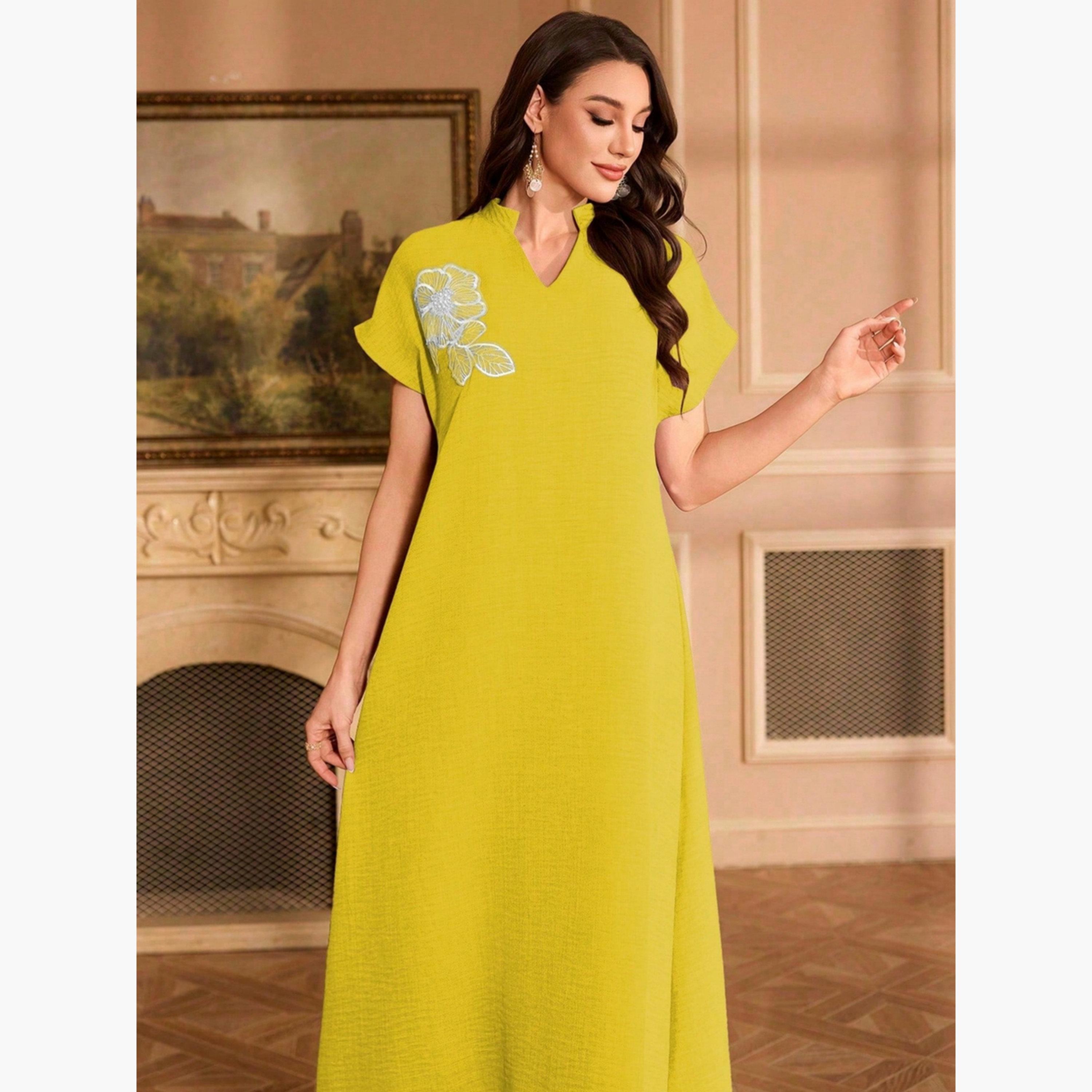 فستان طويل بياقة مفتوحة وتفاصيل رقعة زهور-women-clothing-dresses-image-2