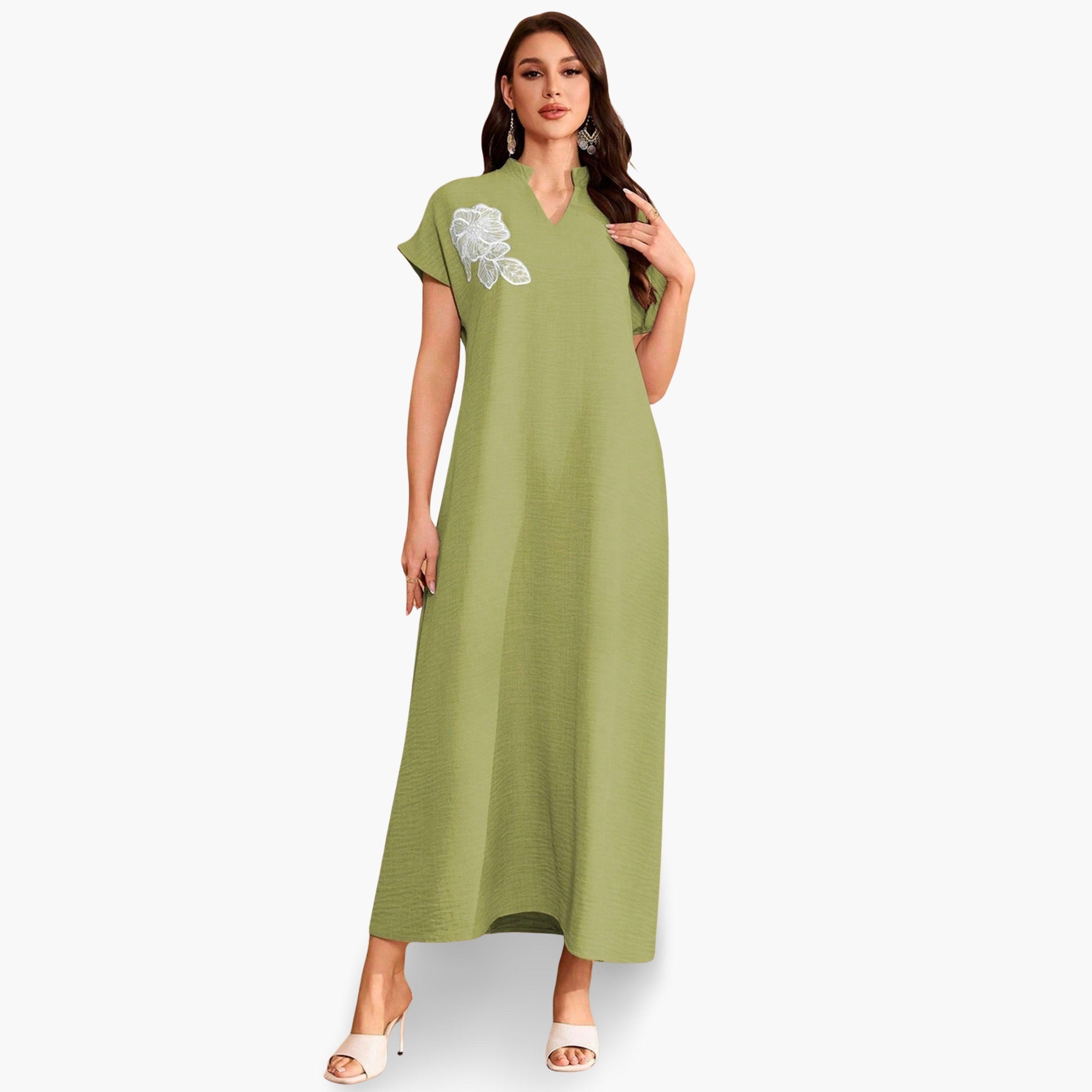 فستان طويل بياقة مفتوحة وتفاصيل رقع الزهور-women-clothing-dresses-image-2