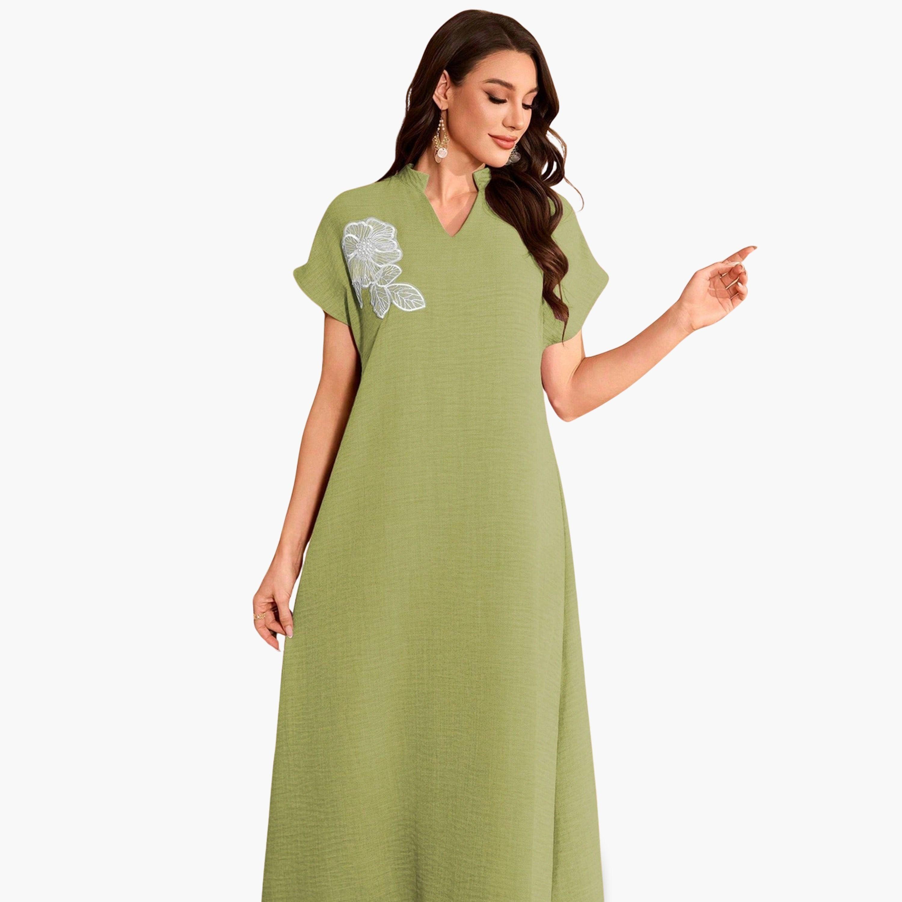 فستان طويل بياقة مفتوحة وتفاصيل رقع الزهور-women-clothing-dresses-image-4