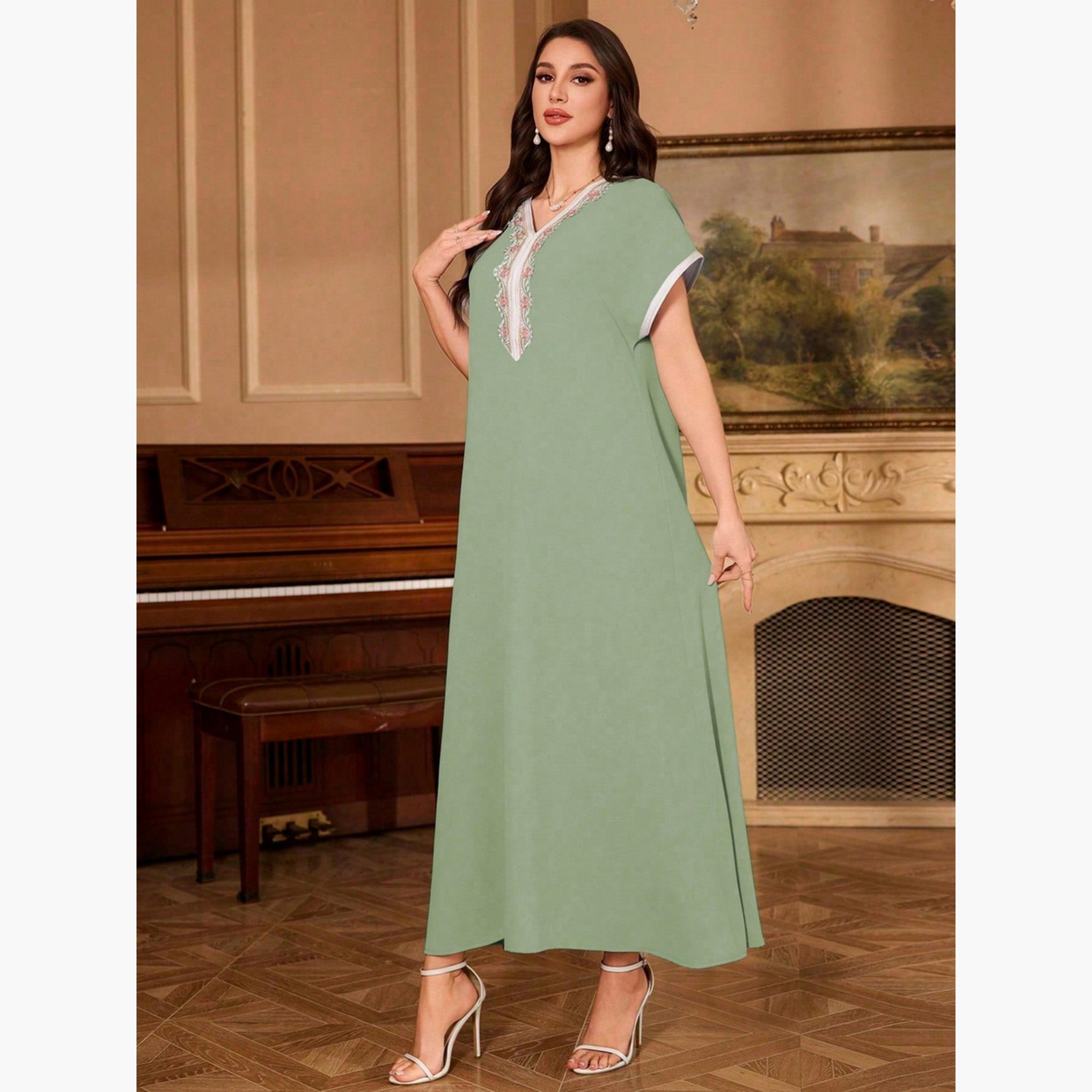 جلابية بتفاصيل مرقعة بزهور-women-arabicclothing-jalabiyas-image-2