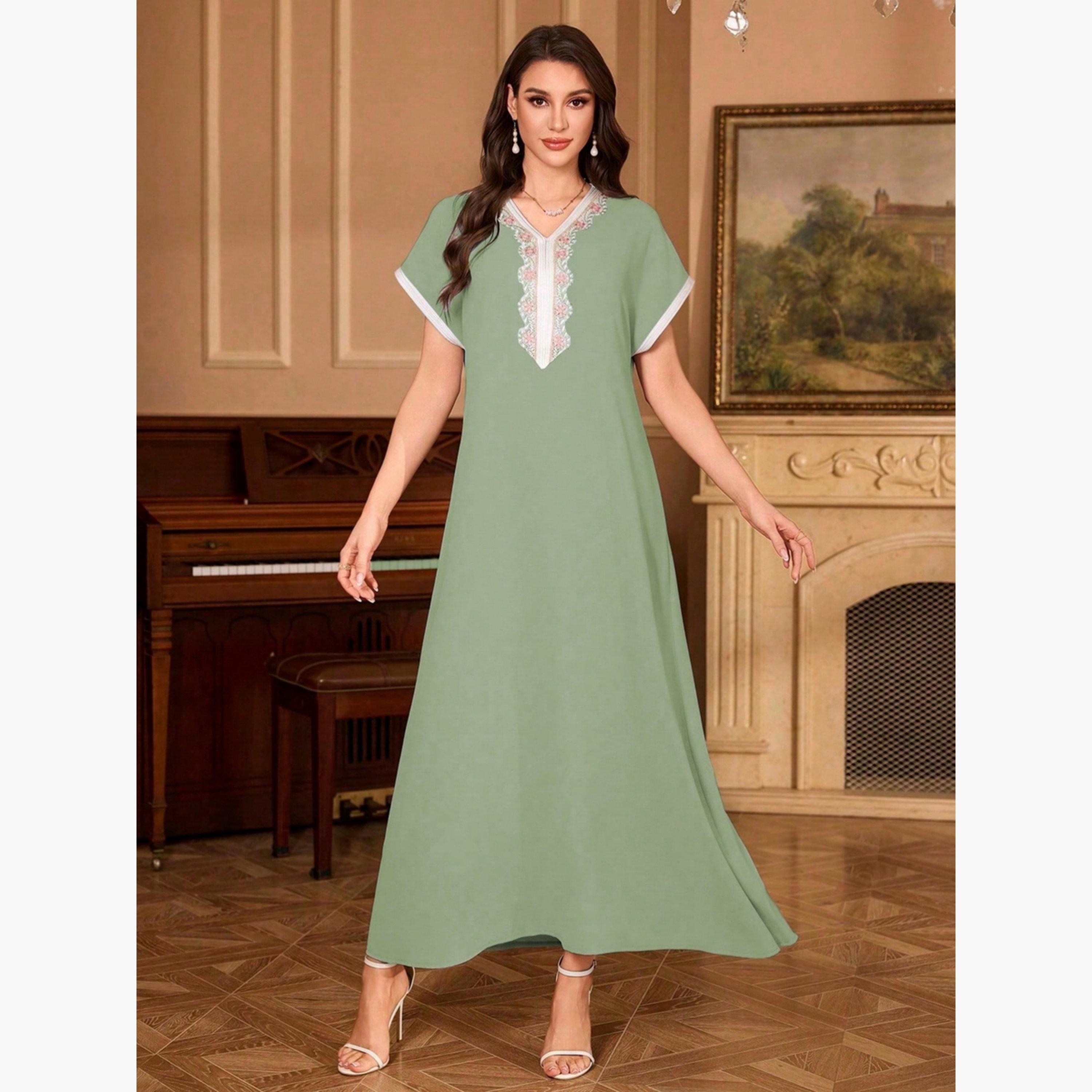 جلابية بتفاصيل مرقعة بزهور-women-arabicclothing-jalabiyas-image-5
