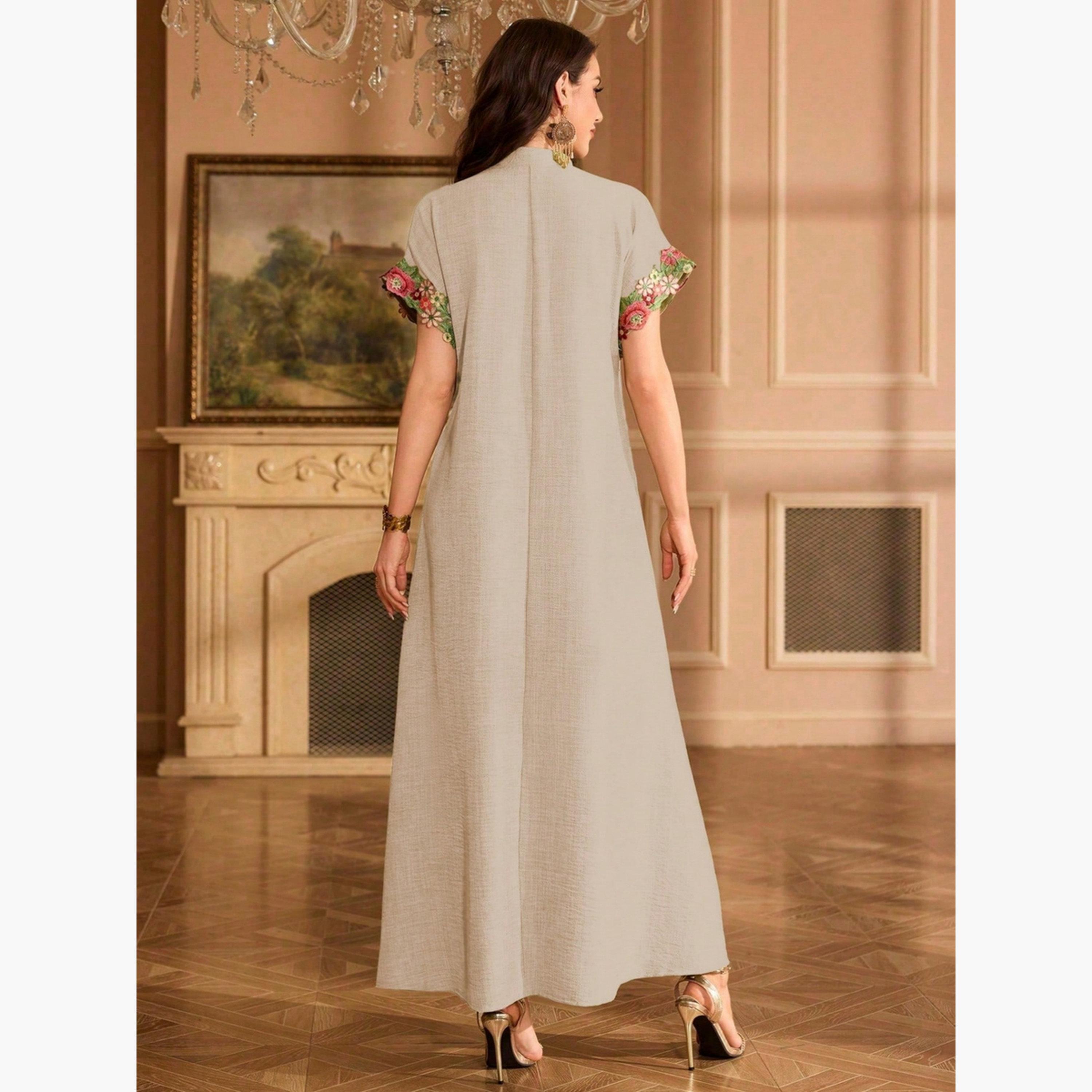 جلابية بياقة مفتوحة وتفاصيل رقعة زهور-women-arabicclothing-jalabiyas-image-2