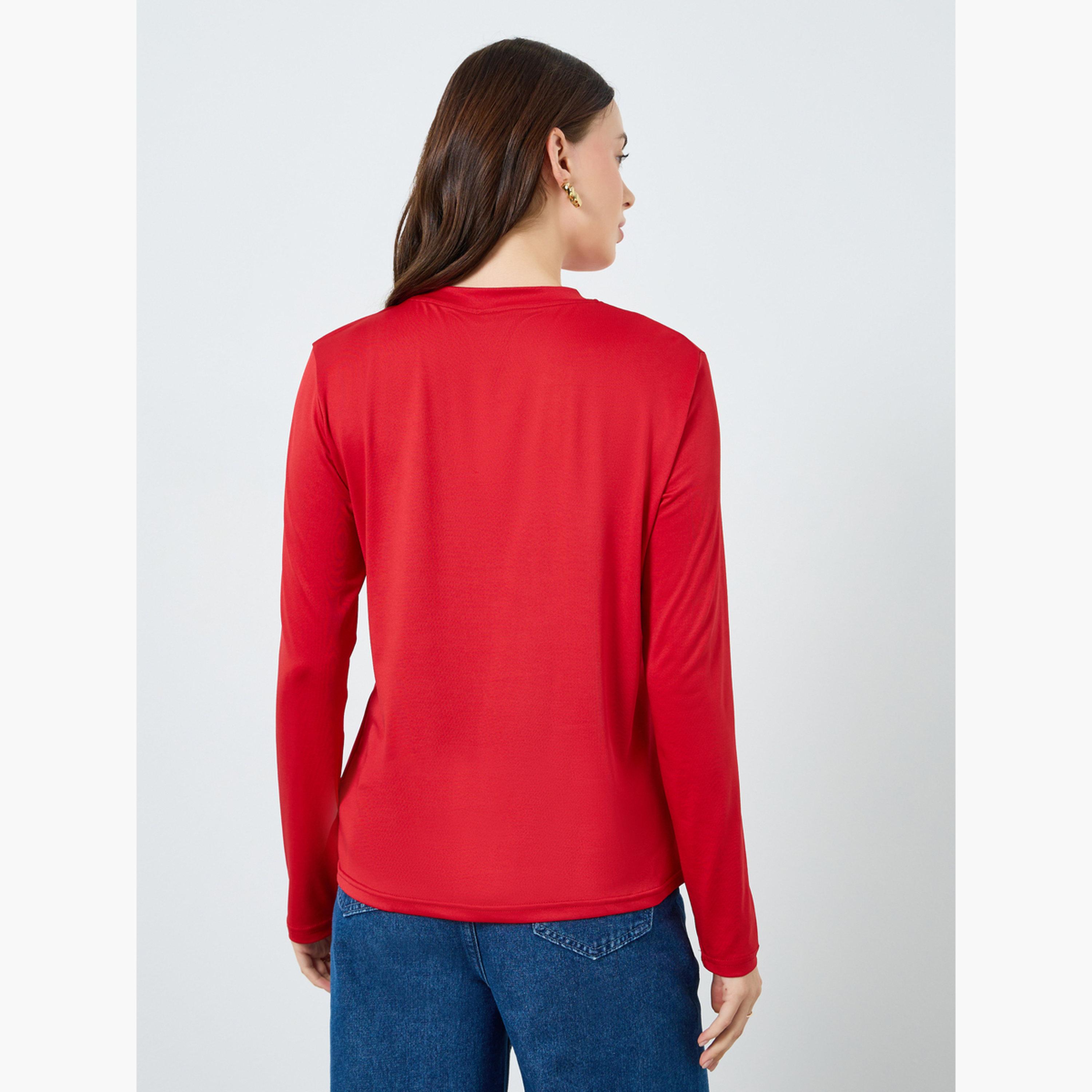 تيشيرت بأكمام طويلة بطبعة شعار-women-clothing-tshirts-image-5