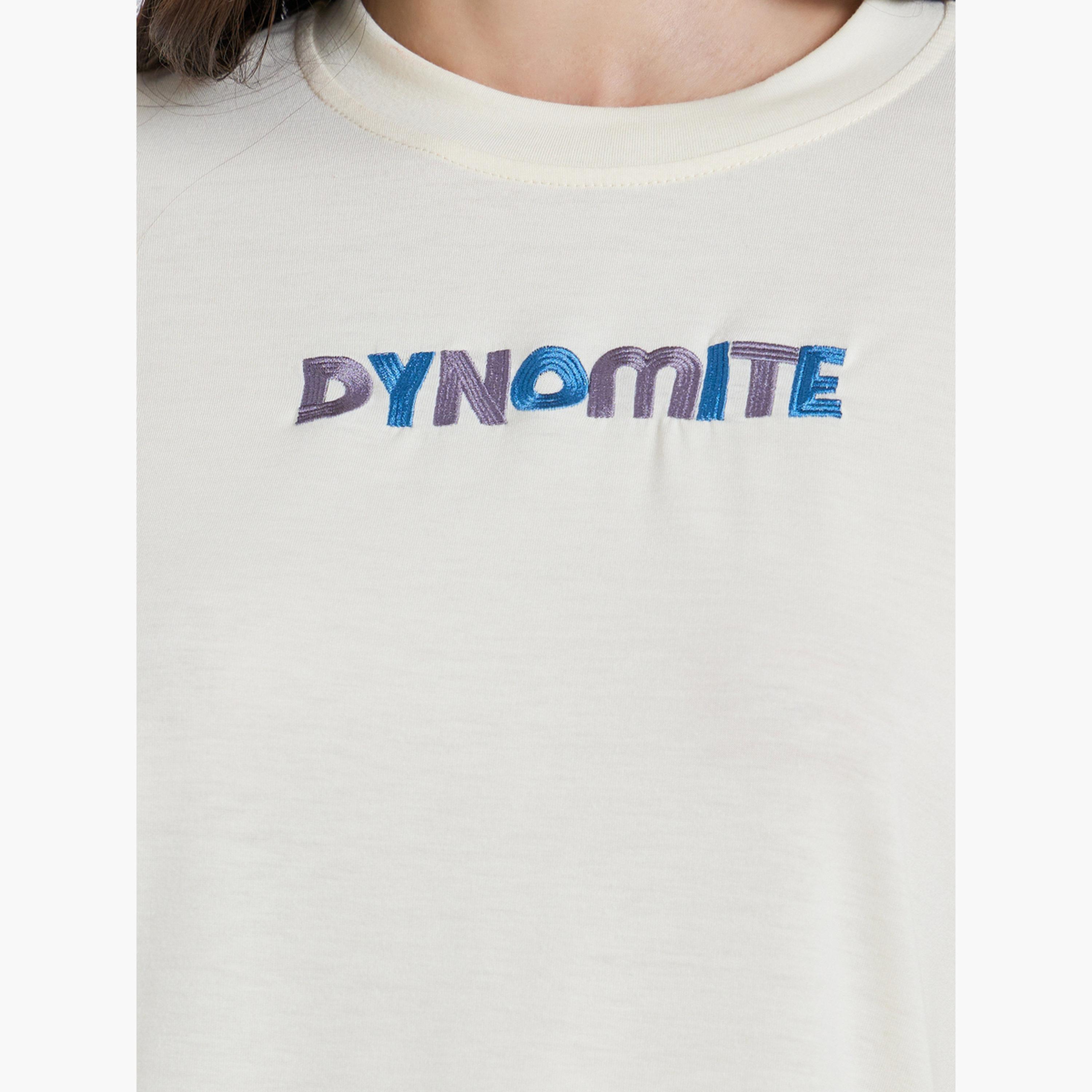 تيشيرت بأكمام طويلة وتفاصيل مُطرّزة بجرافيك-women-clothing-tshirts-image-4