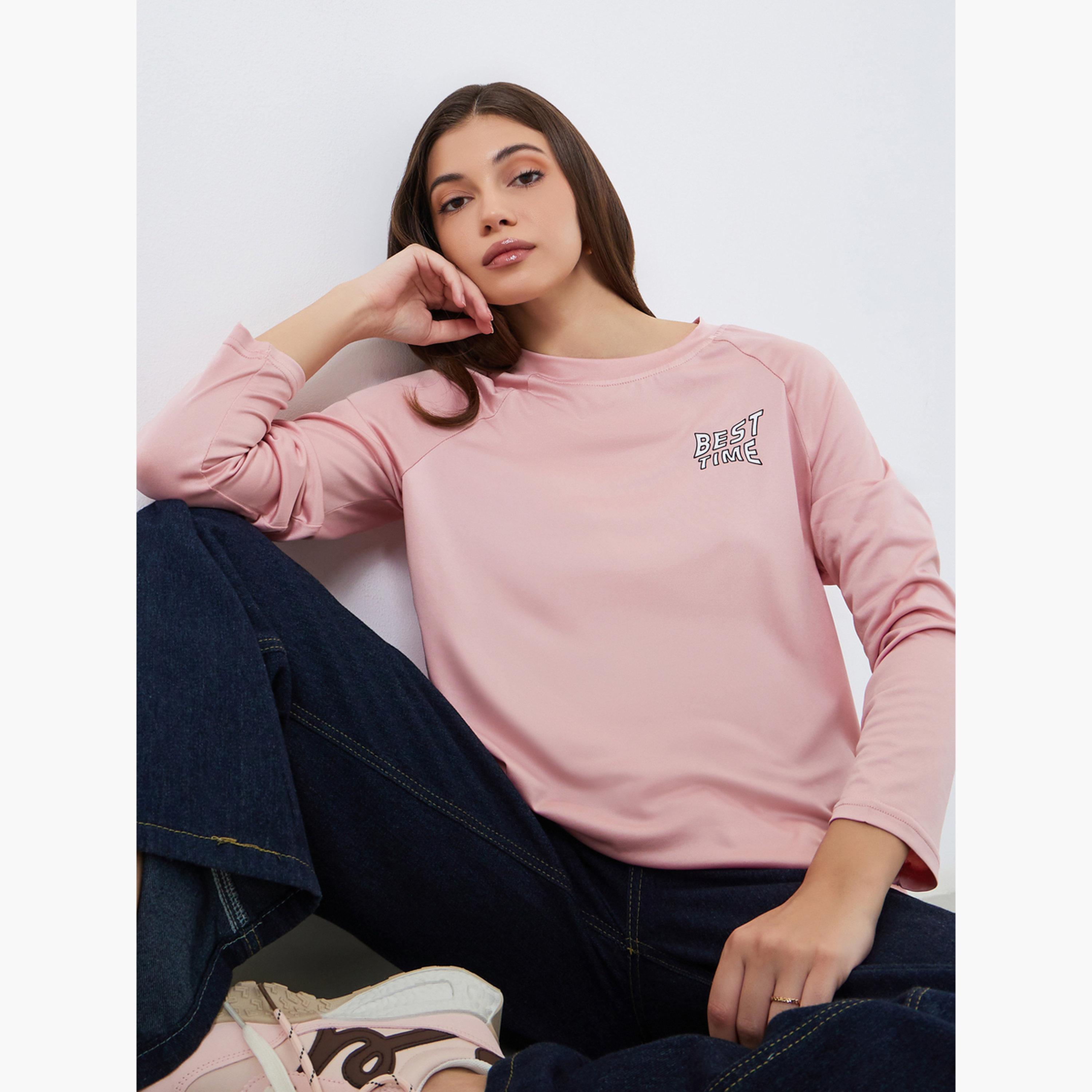 تيشيرت بأكمام ريجلان وطبعة شعار-women-clothing-tshirts-image-6