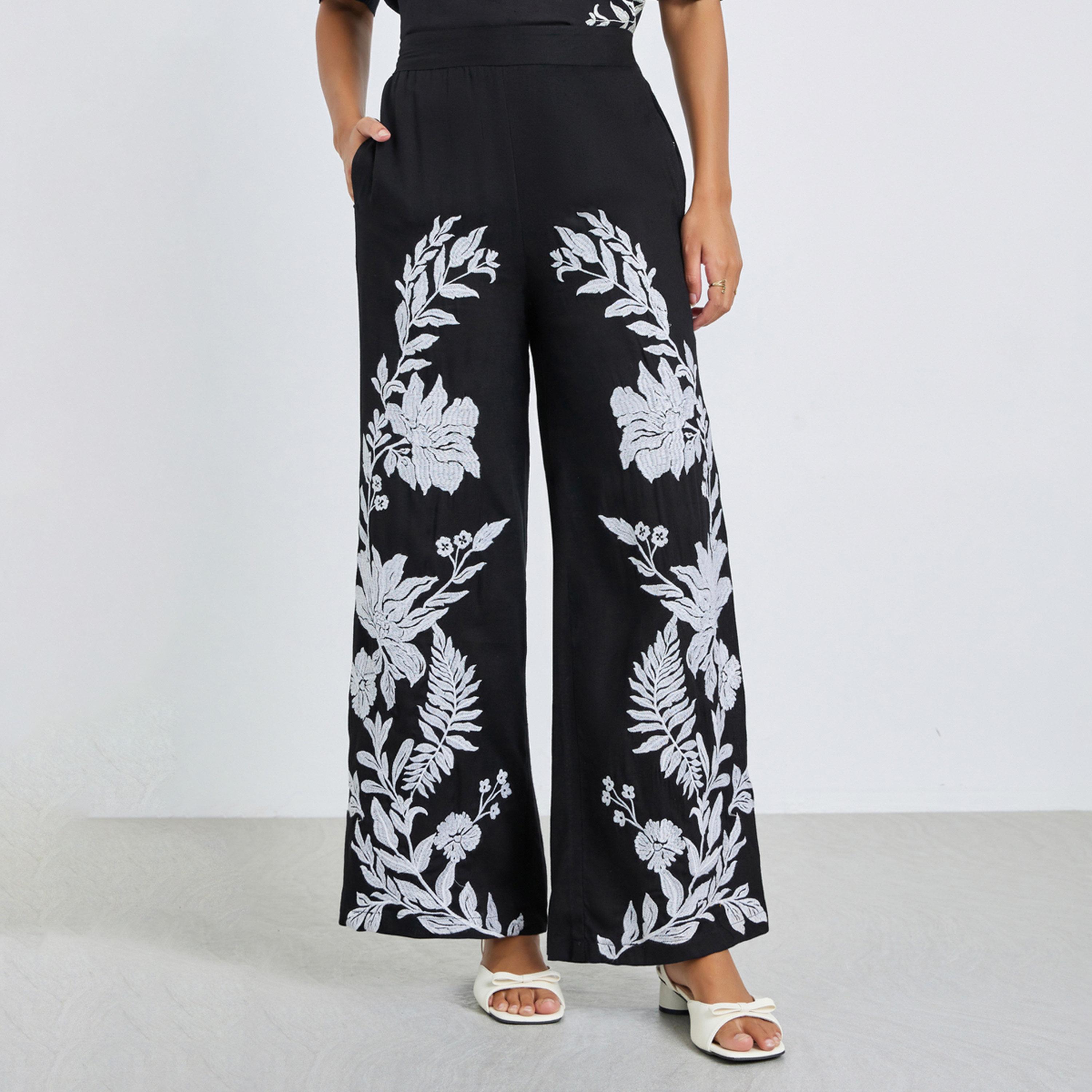 بنطال بأرجل واسعة وتفاصيل مُطرّزة-women-clothing-bottoms-joggers-image-1