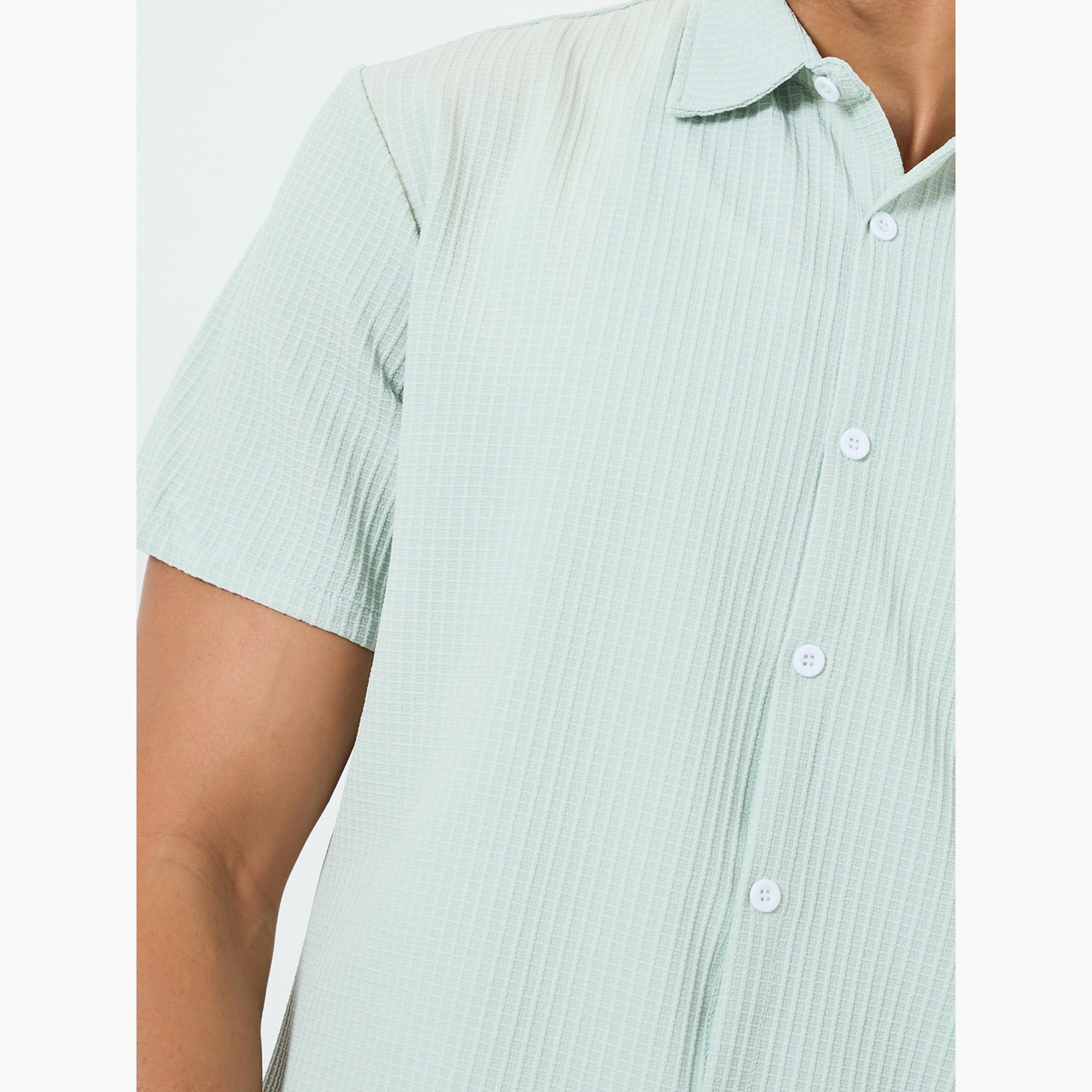 طقم قميص بملمس بارز وياقة مفرودة وبنطال للرجال-men-clothing-coordsets-image-5