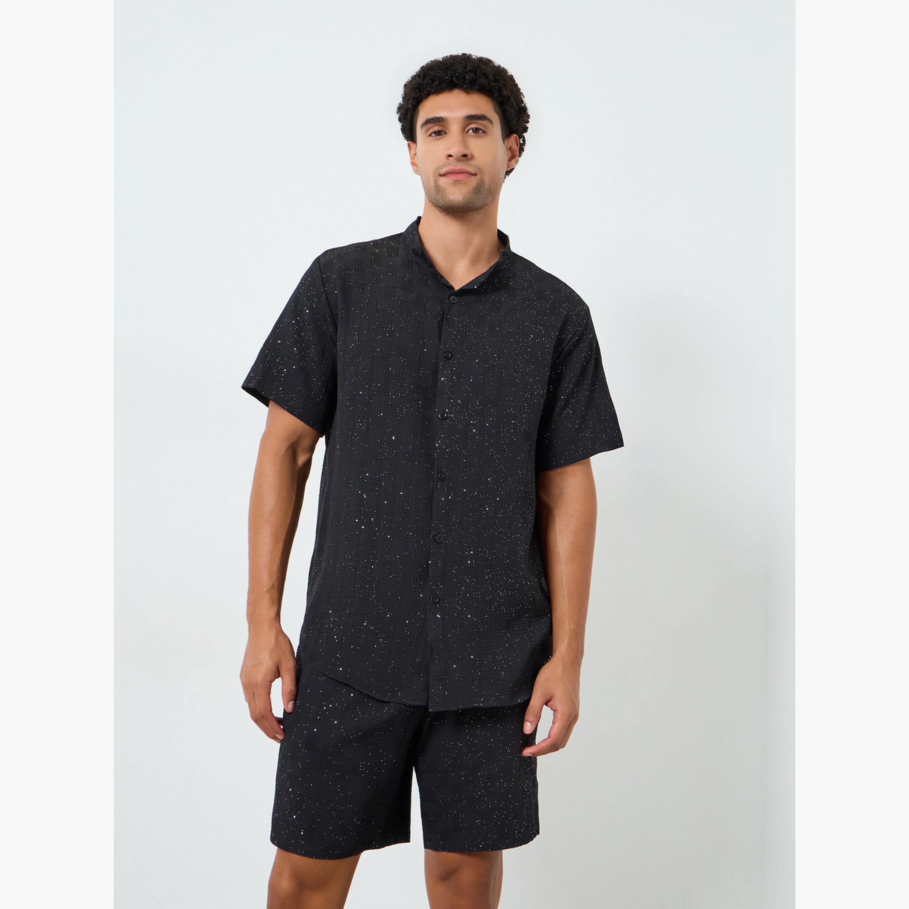 طقم قميص بملمس بارز وياقة قائمة وشورت للرجال-men-clothing-coordsets-image-2