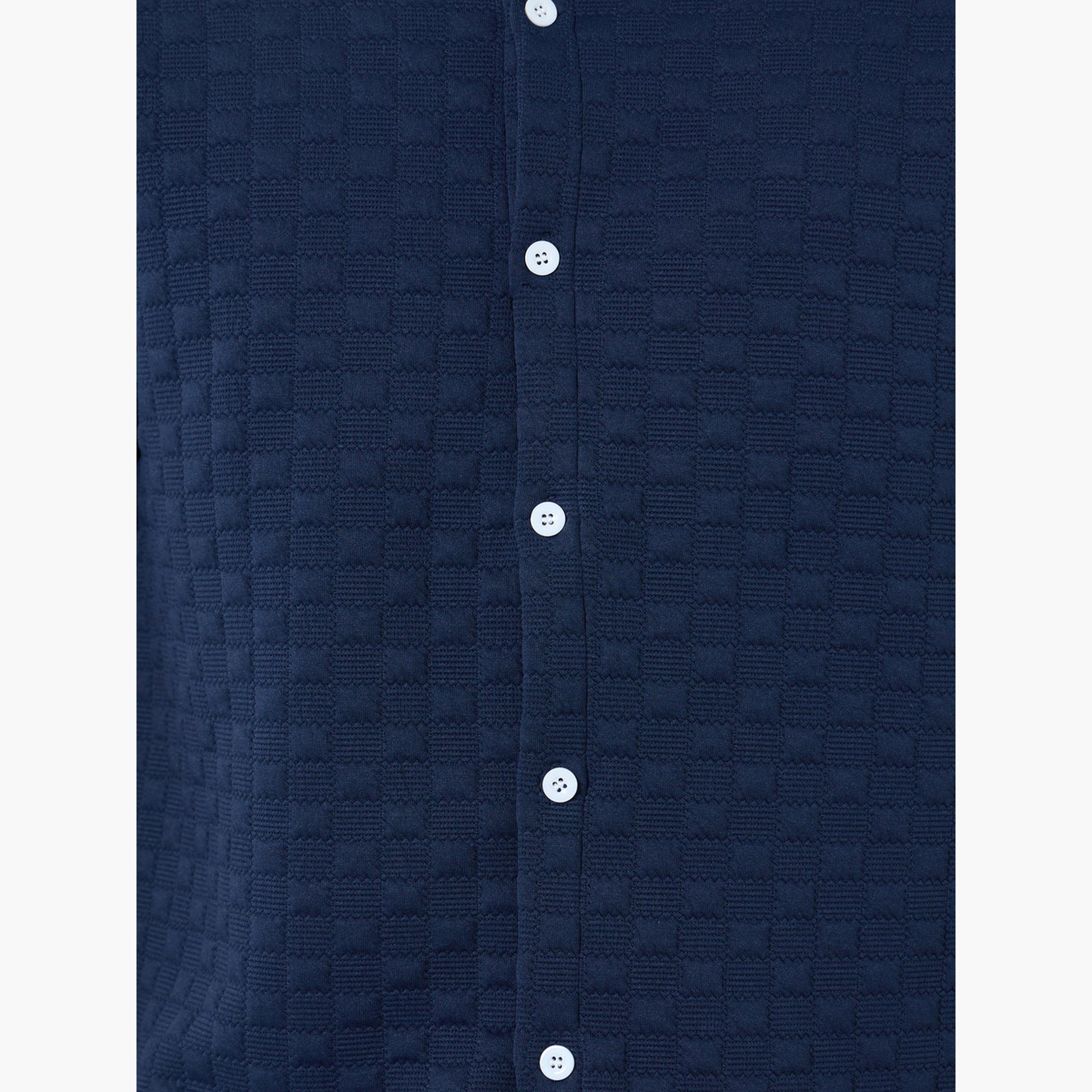 طقم قميص بملمس بارز وياقة قائمة وشورت للرجال-men-clothing-coordsets-image-5