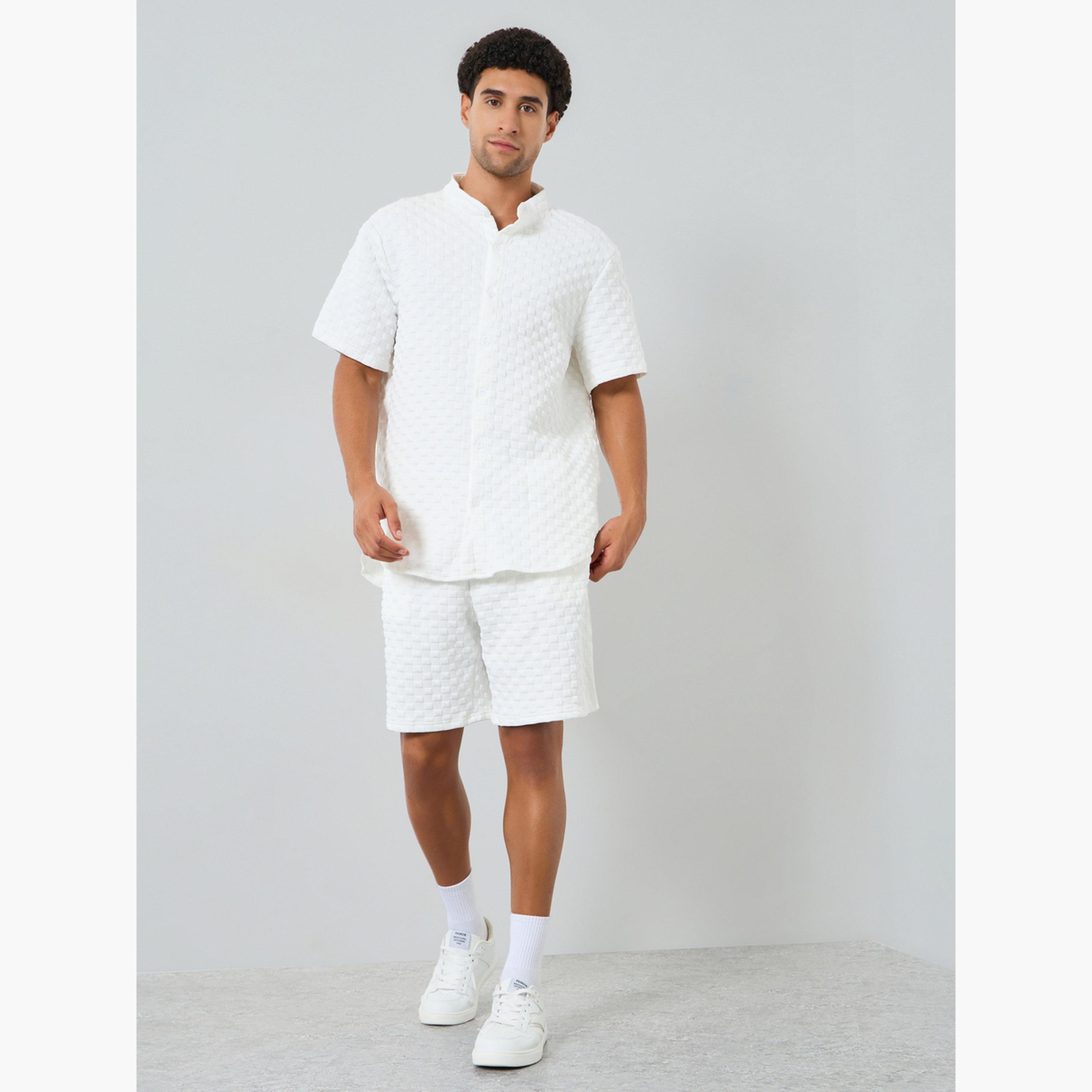 طقم قميص بملمس بارز وياقة قائمة وشورت للرجال-men-clothing-coordsets-image-1