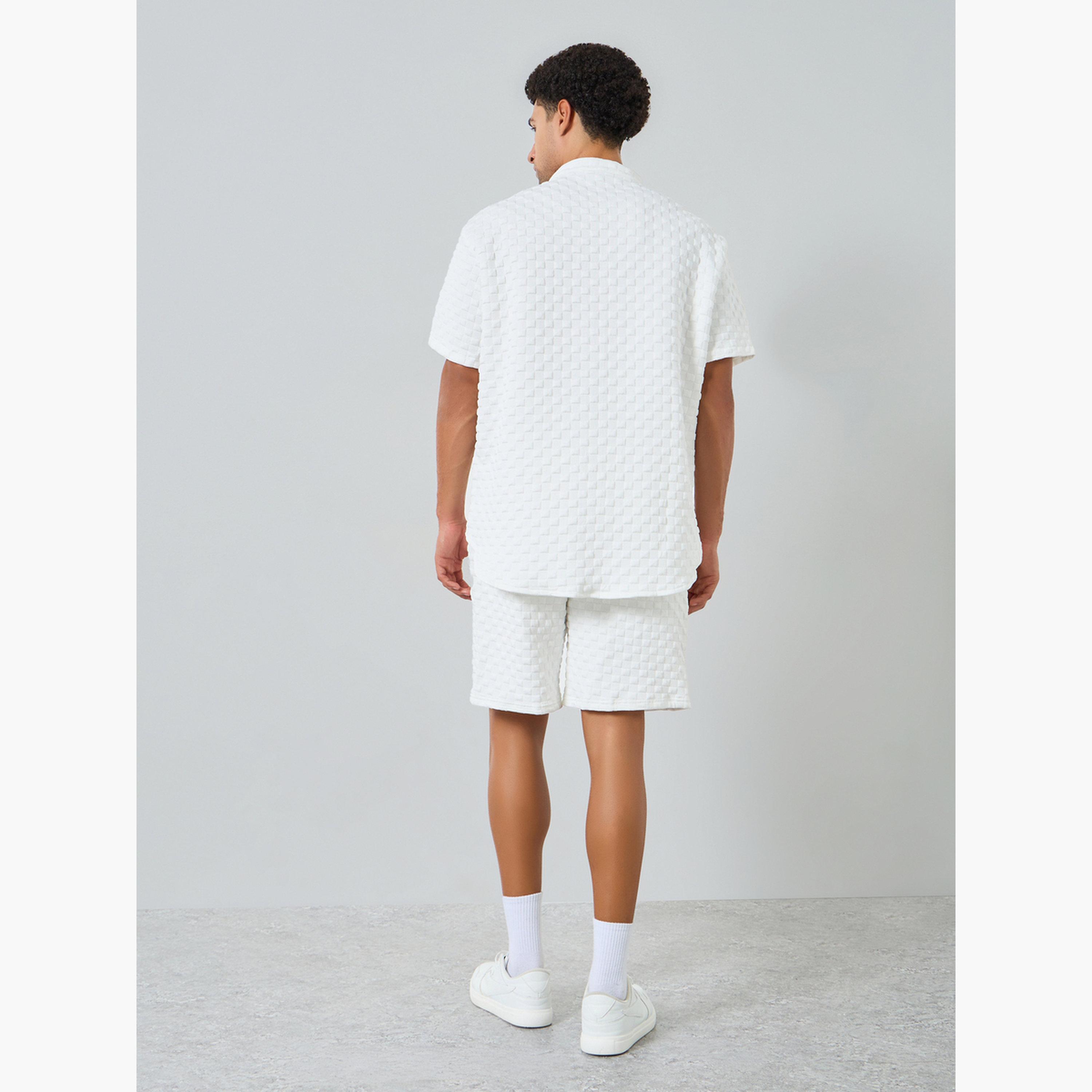 طقم قميص بملمس بارز وياقة قائمة وشورت للرجال-men-clothing-coordsets-image-3