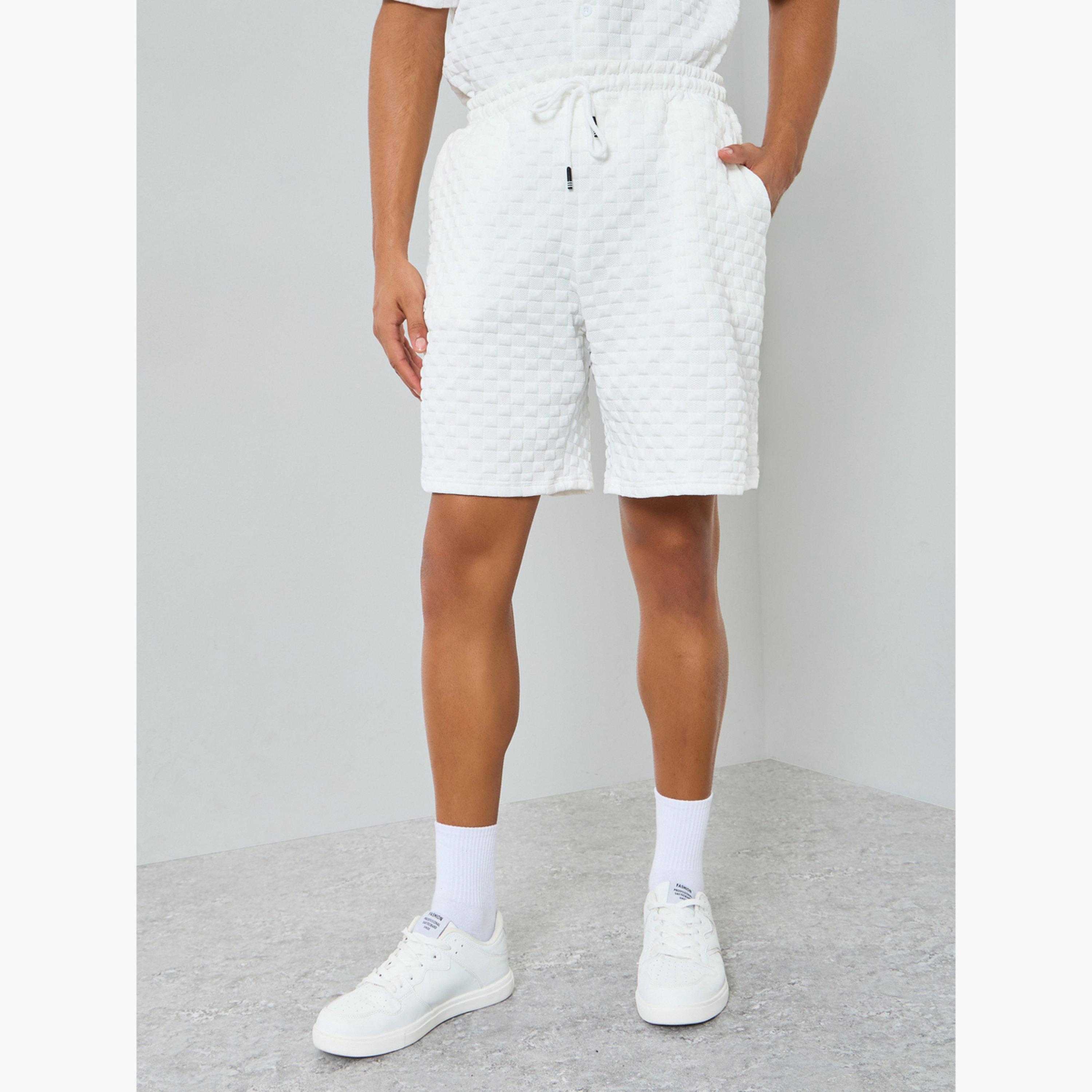 طقم قميص بملمس بارز وياقة قائمة وشورت للرجال-men-clothing-coordsets-image-4