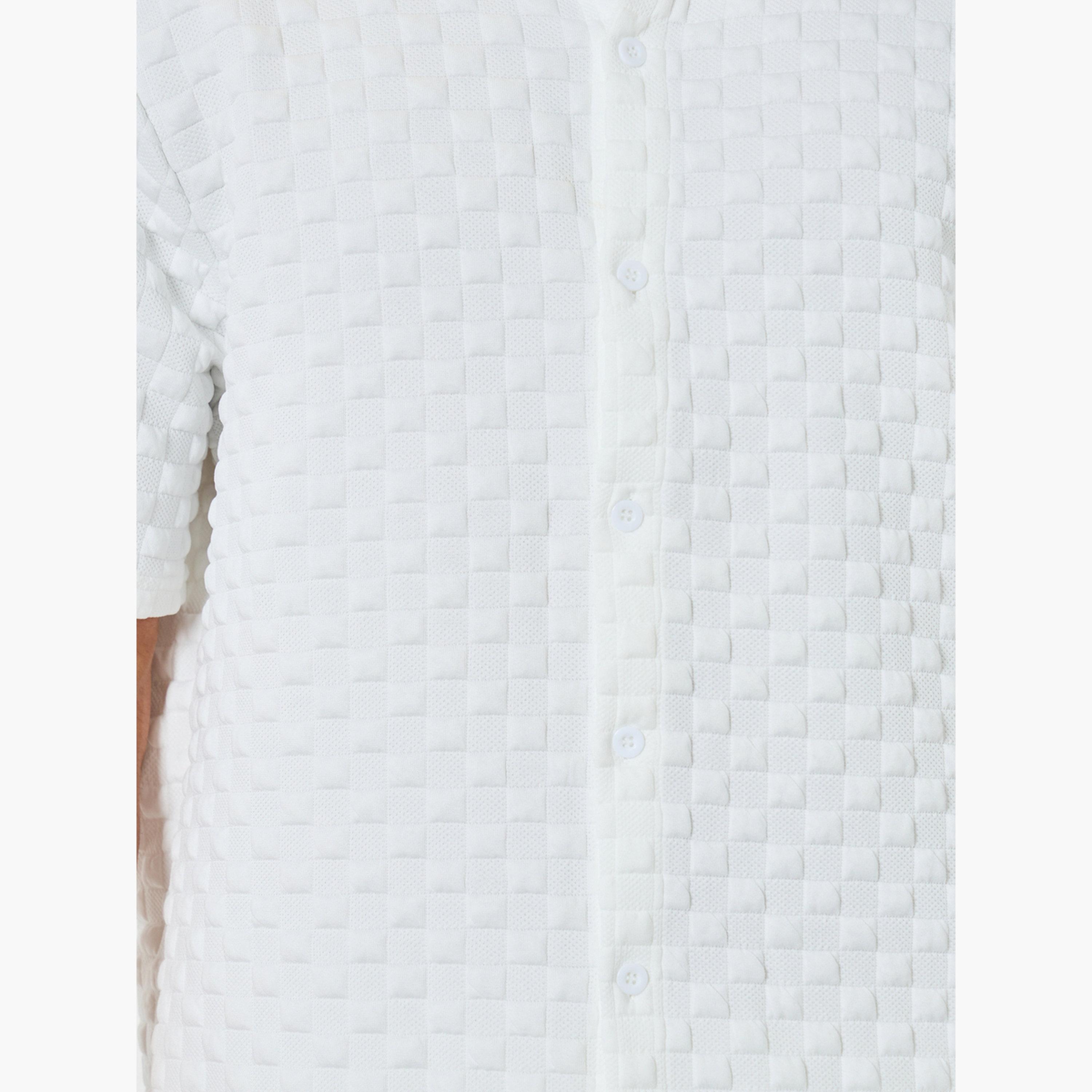 طقم قميص بملمس بارز وياقة قائمة وشورت للرجال-men-clothing-coordsets-image-5