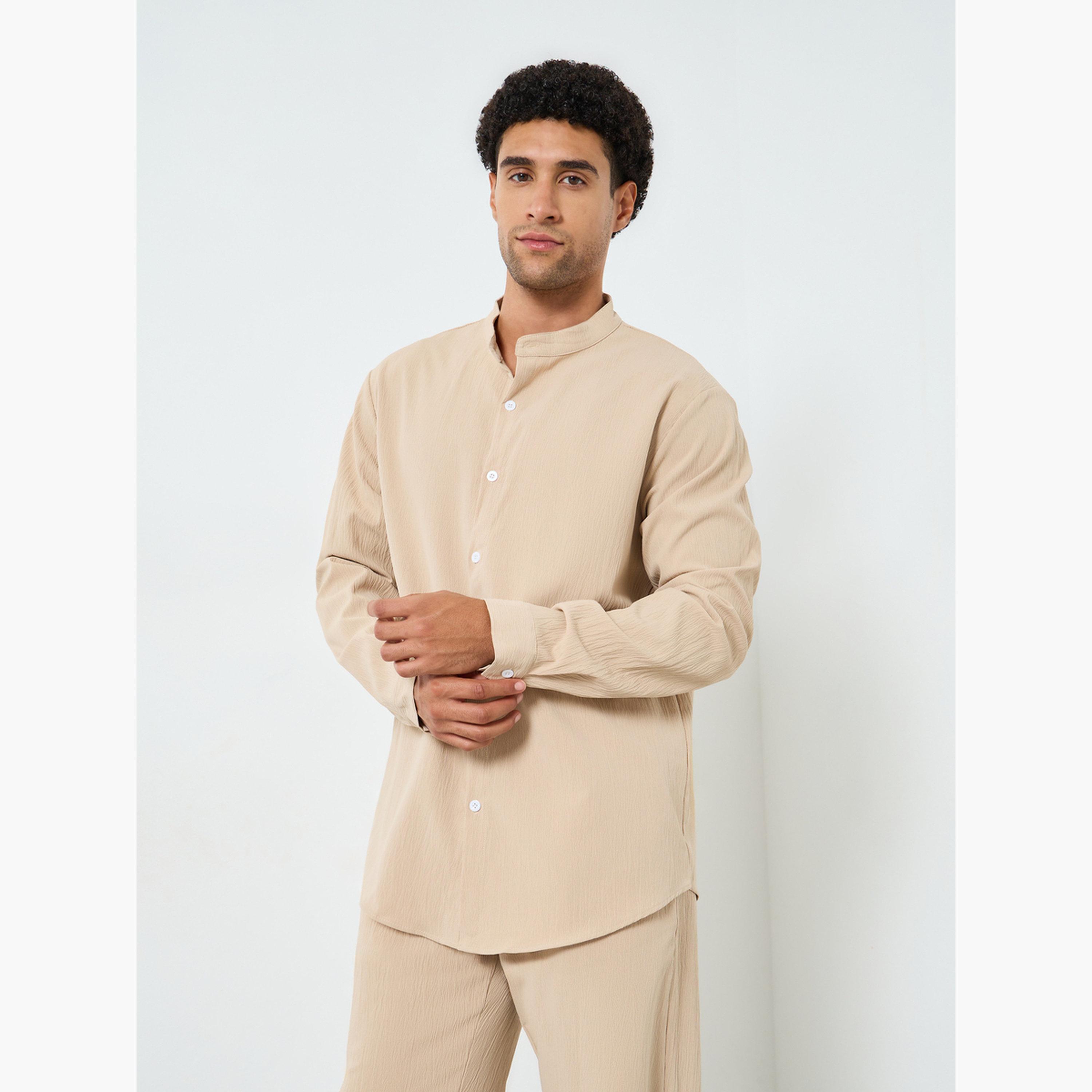 طقم قميص بملمس بارز وياقة قائمة وبنطال للرجال-men-clothing-coordsets-image-3