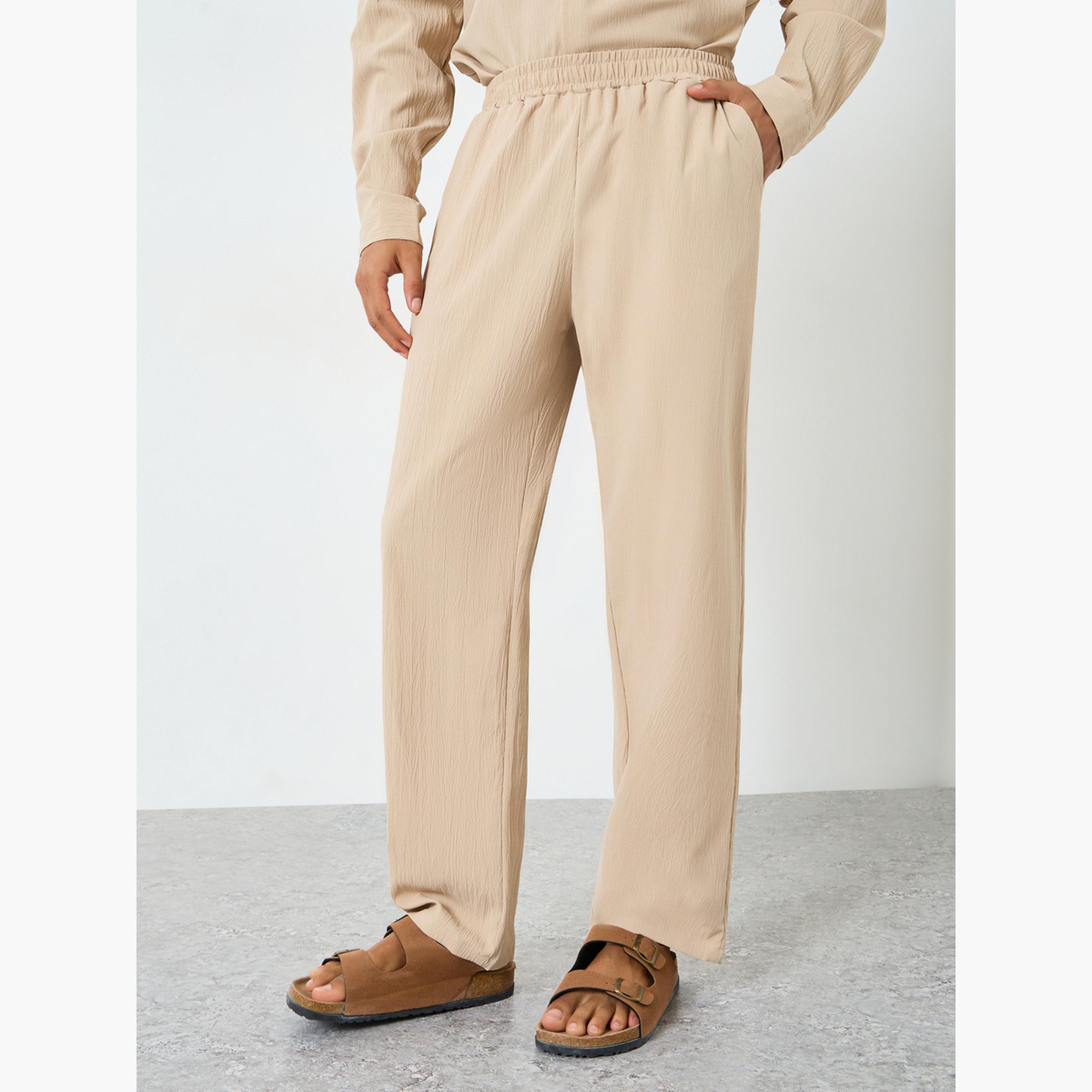 طقم قميص بملمس بارز وياقة قائمة وبنطال للرجال-men-clothing-coordsets-image-5