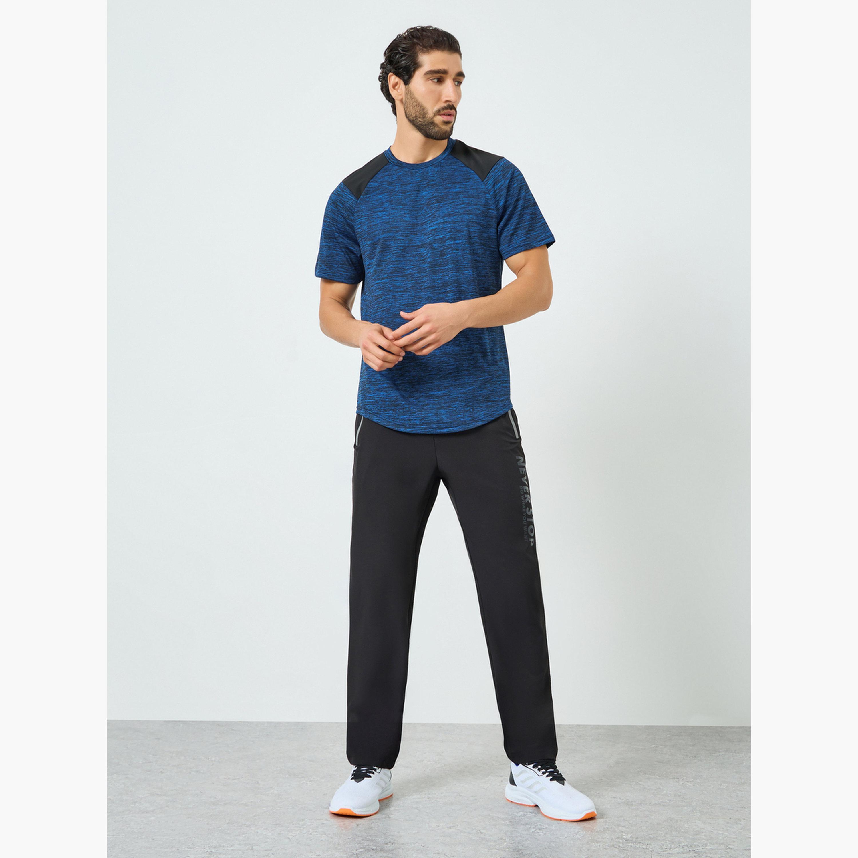Styli Men Contrast Shoulder Scoop Hem Training T-Shirt-men-clothing-sportswearandactivewear-tshirtsandpolos-image-2
