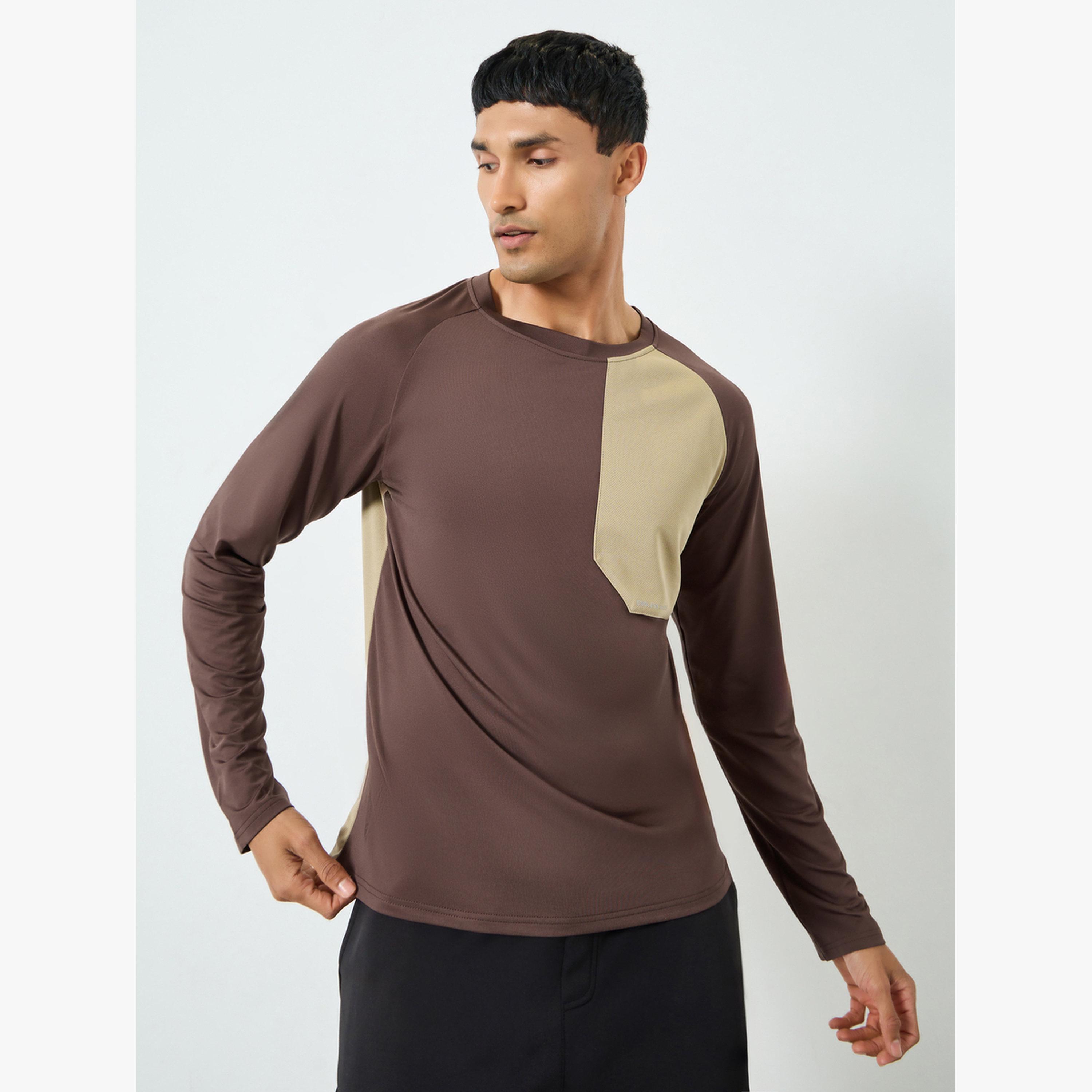 بلوزة تدريب بأكمام طويلة وأجزاء مباينة-men-clothing-sportswearandactivewear-tshirtsandpolos-image-1