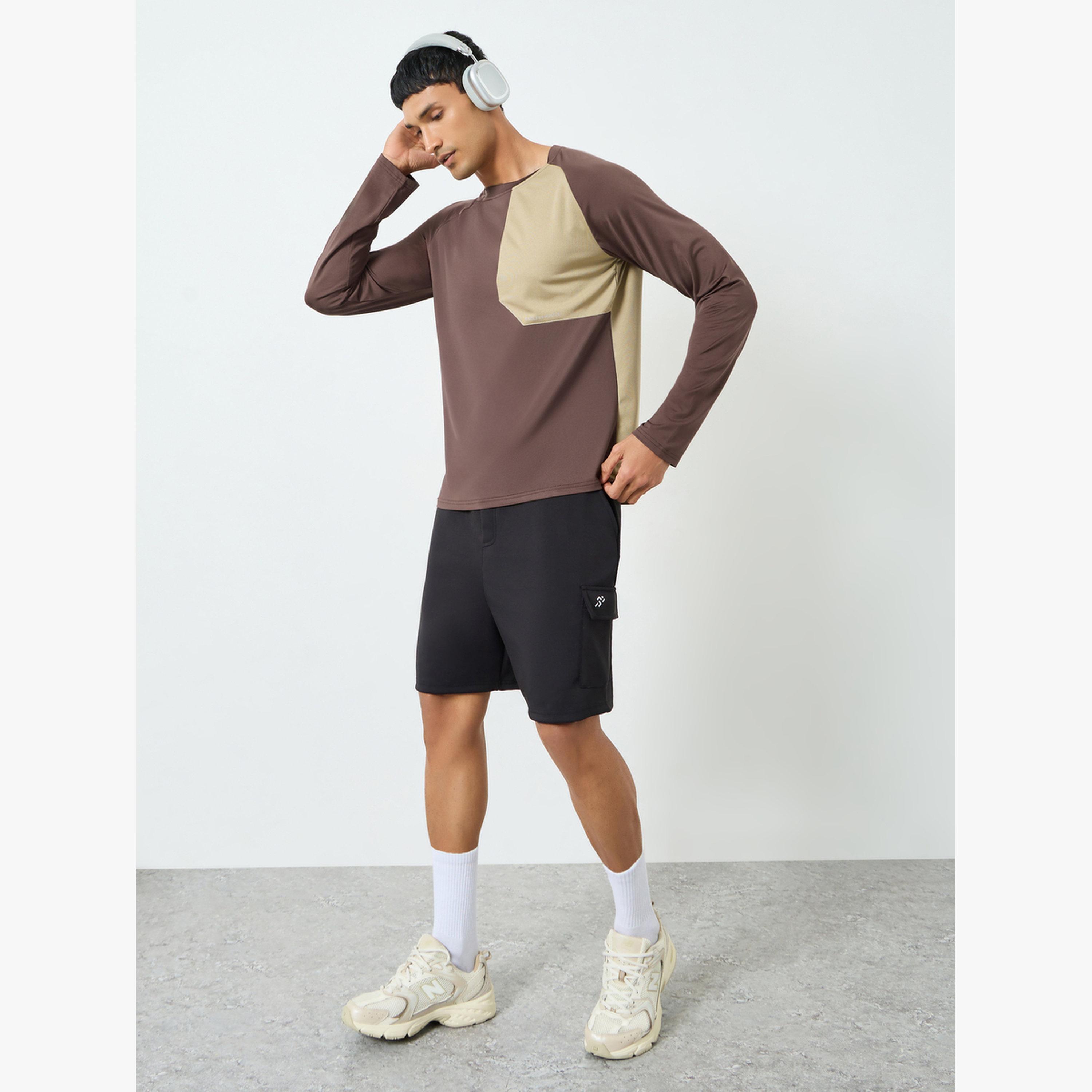 بلوزة تدريب بأكمام طويلة وأجزاء مباينة-men-clothing-sportswearandactivewear-tshirtsandpolos-image-2