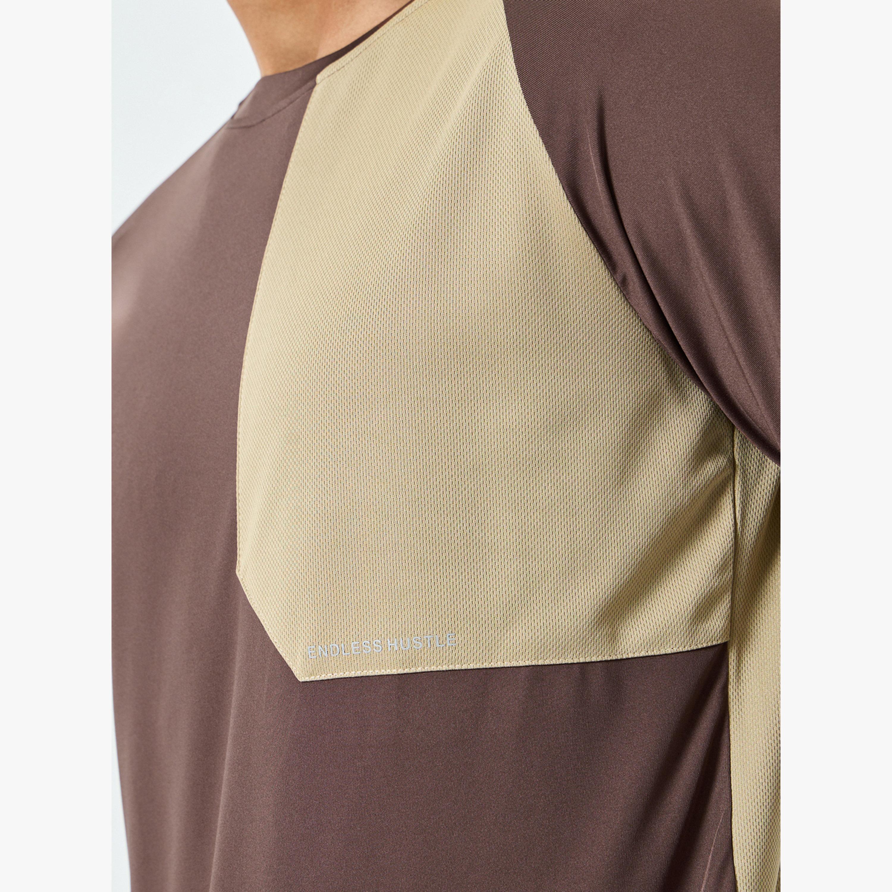 بلوزة تدريب بأكمام طويلة وأجزاء مباينة-men-clothing-sportswearandactivewear-tshirtsandpolos-image-5