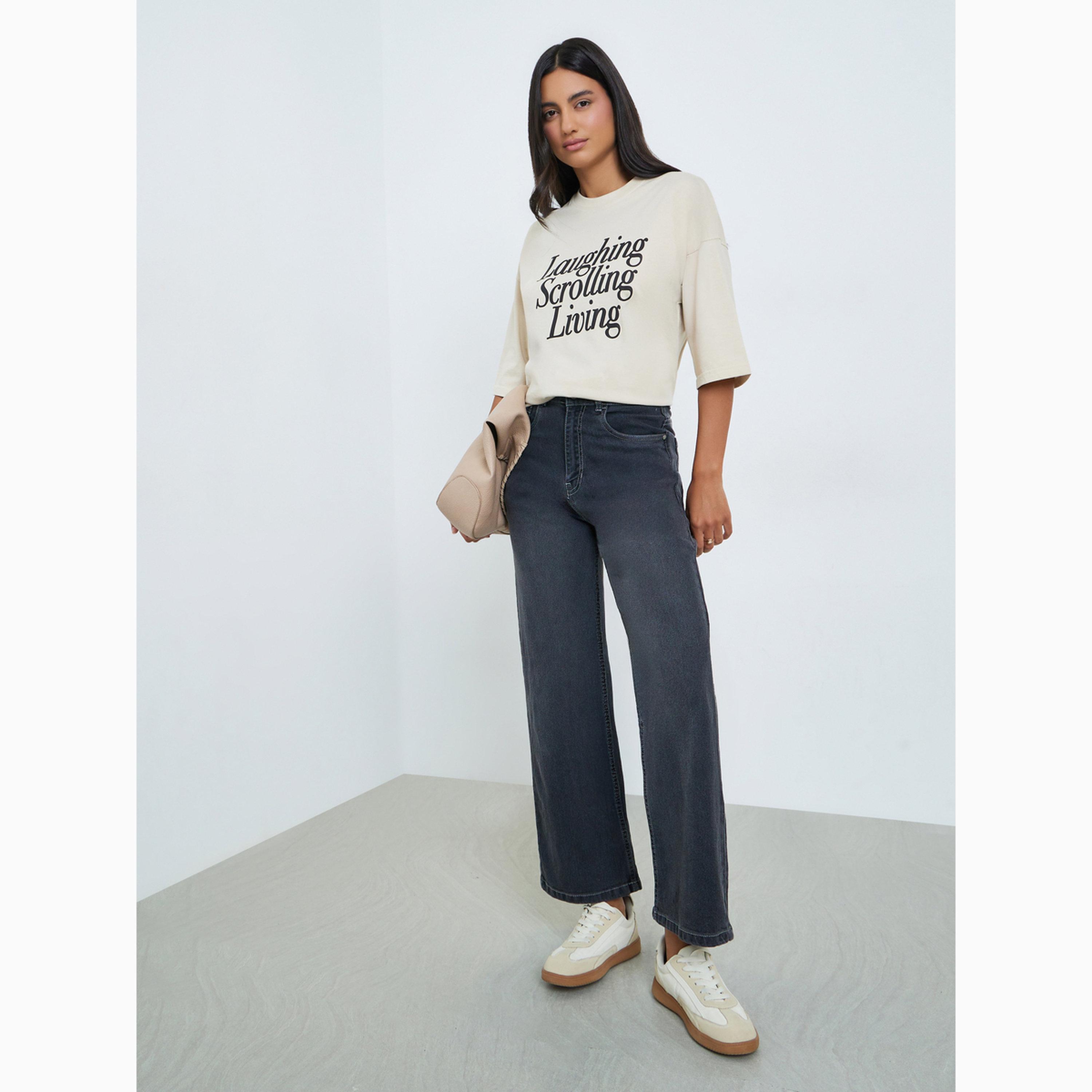 تيشيرت قطن بقصة واسعة وطبعة شعار-women-clothing-tshirts-image-2