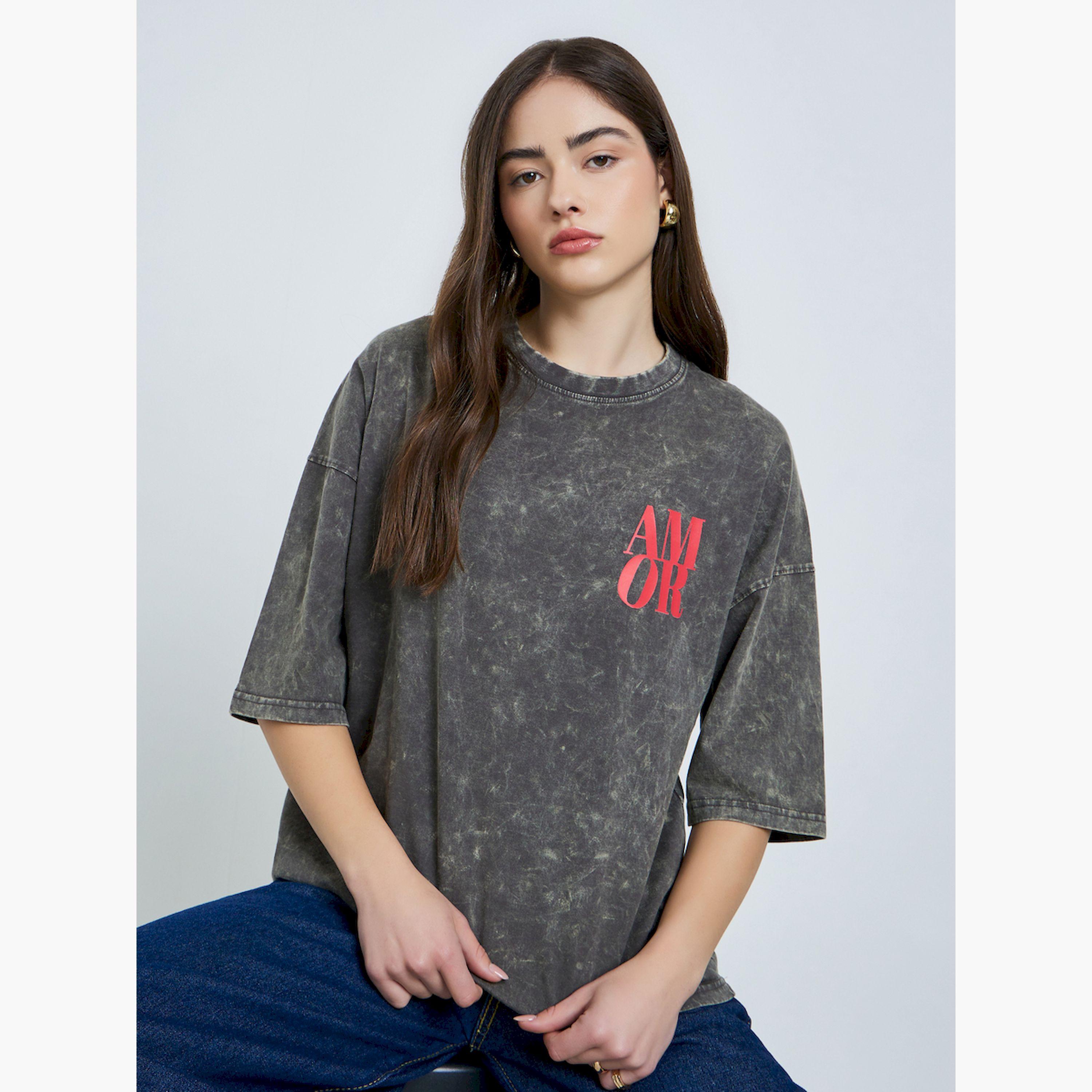 تيشيرت بنمط باهت وقصة واسعة-women-clothing-tshirts-image-3