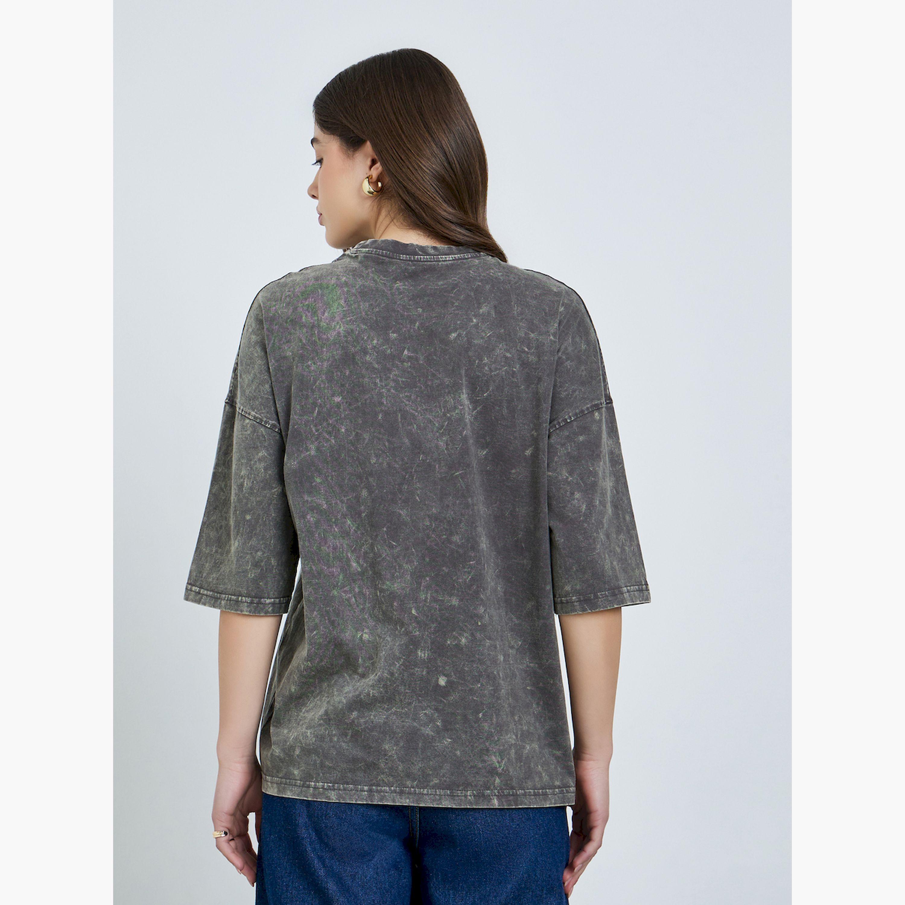 تيشيرت بنمط باهت وقصة واسعة-women-clothing-tshirts-image-4