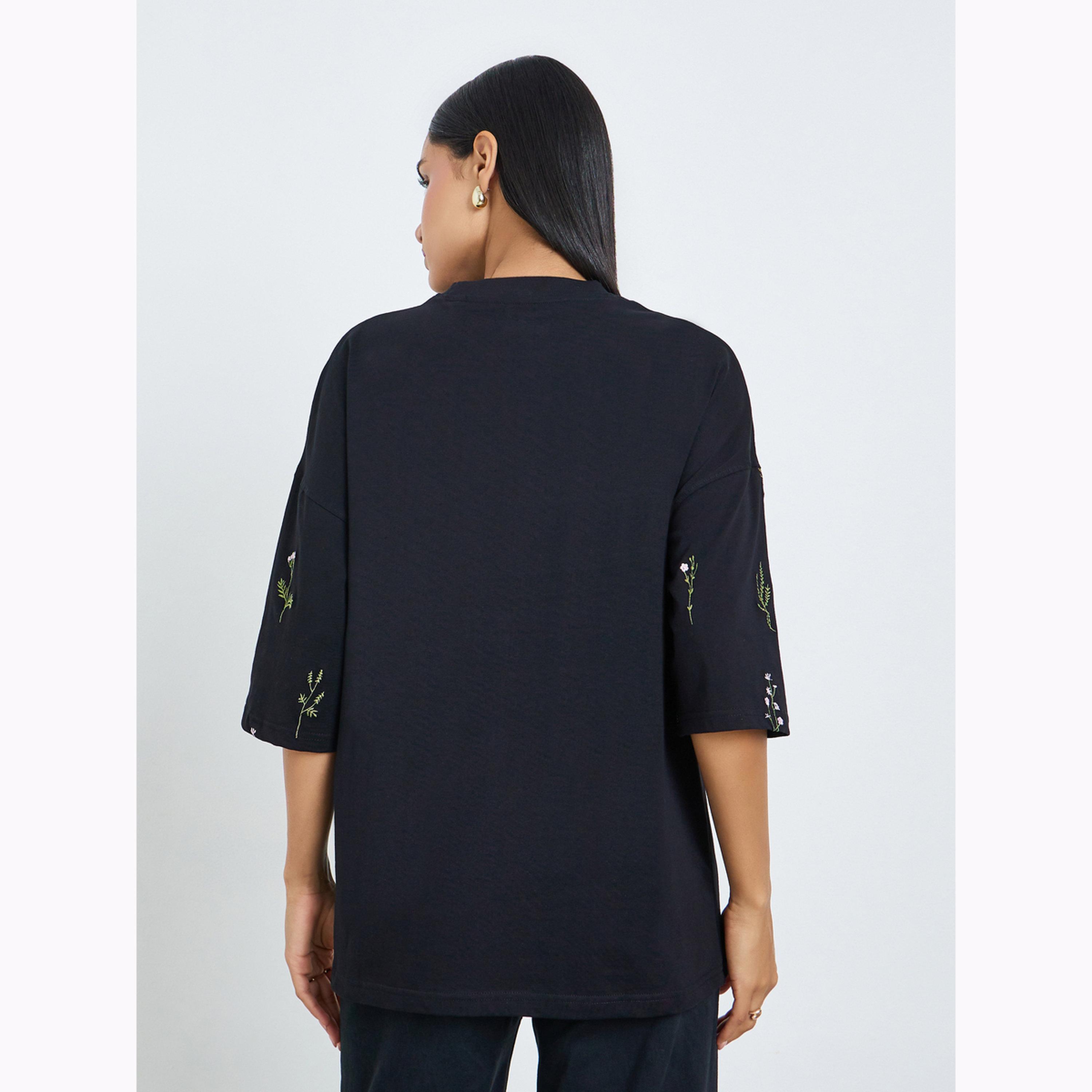 تيشيرت قطن 100% بقصة واسعة وتطريز-women-clothing-tshirts-image-3