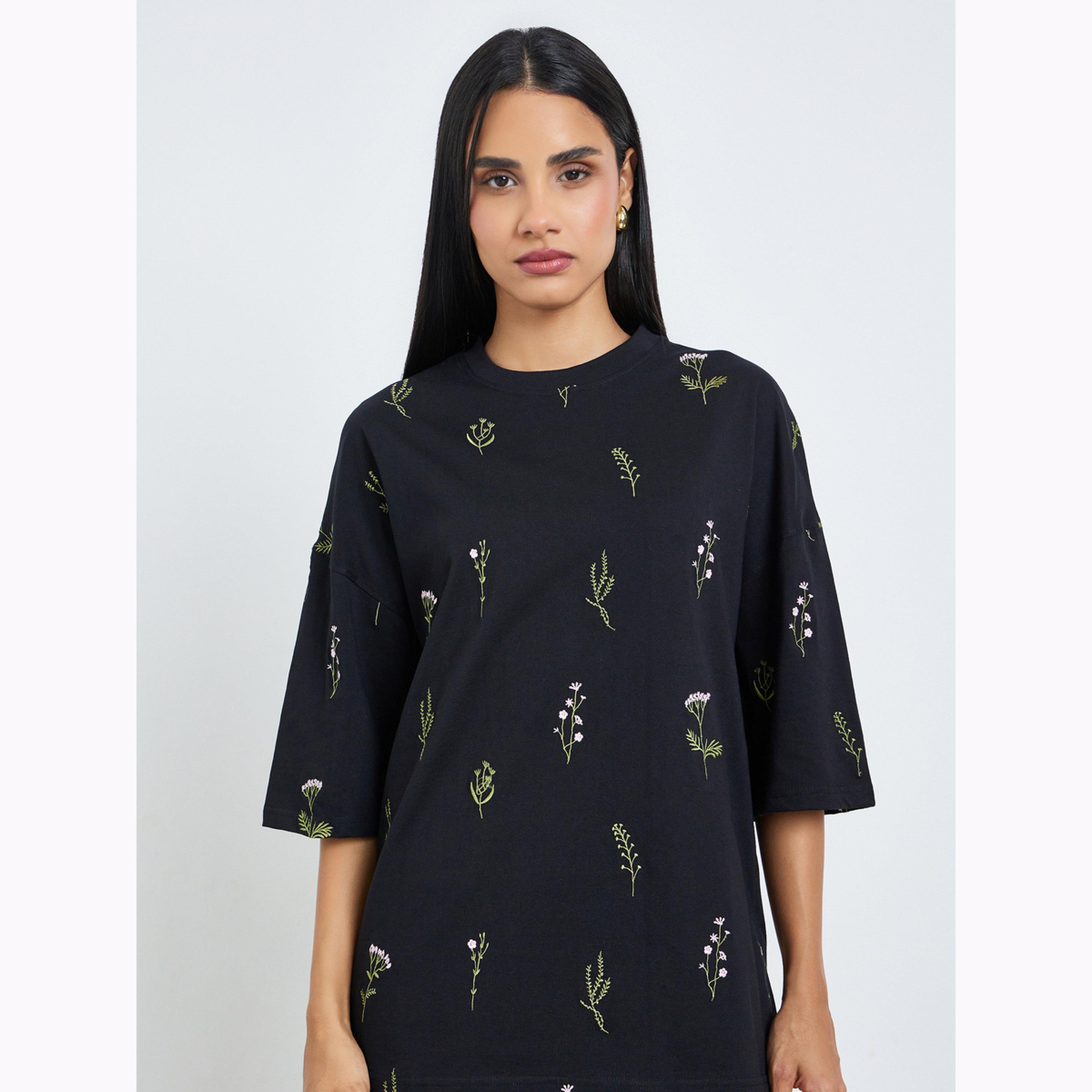 تيشيرت قطن 100% بقصة واسعة وتطريز-women-clothing-tshirts-image-4